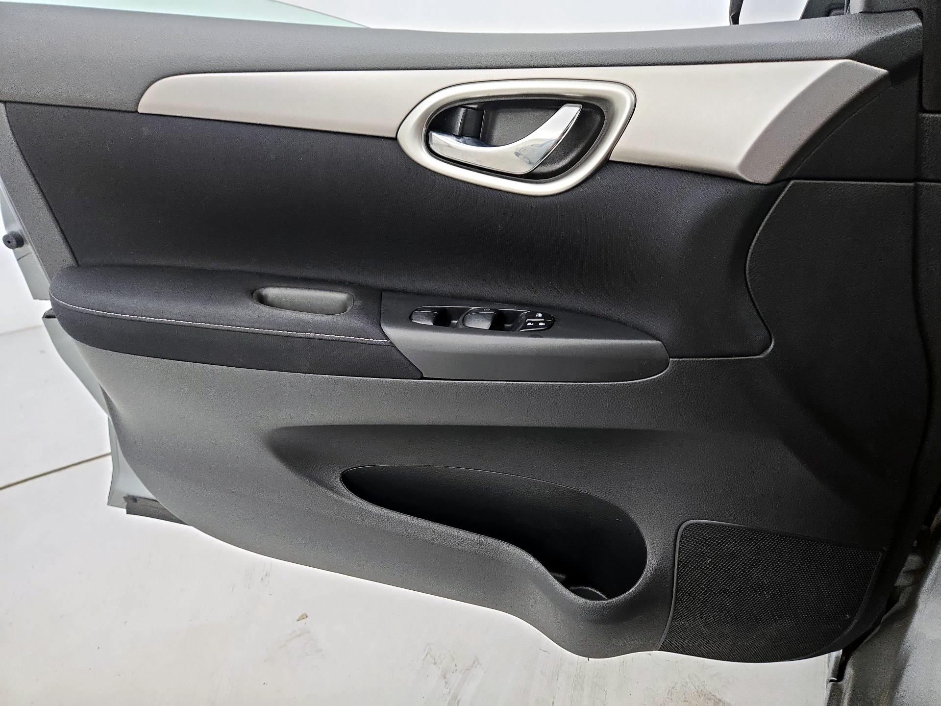 Thumbnail: 2014 Nissan Sentra - 12