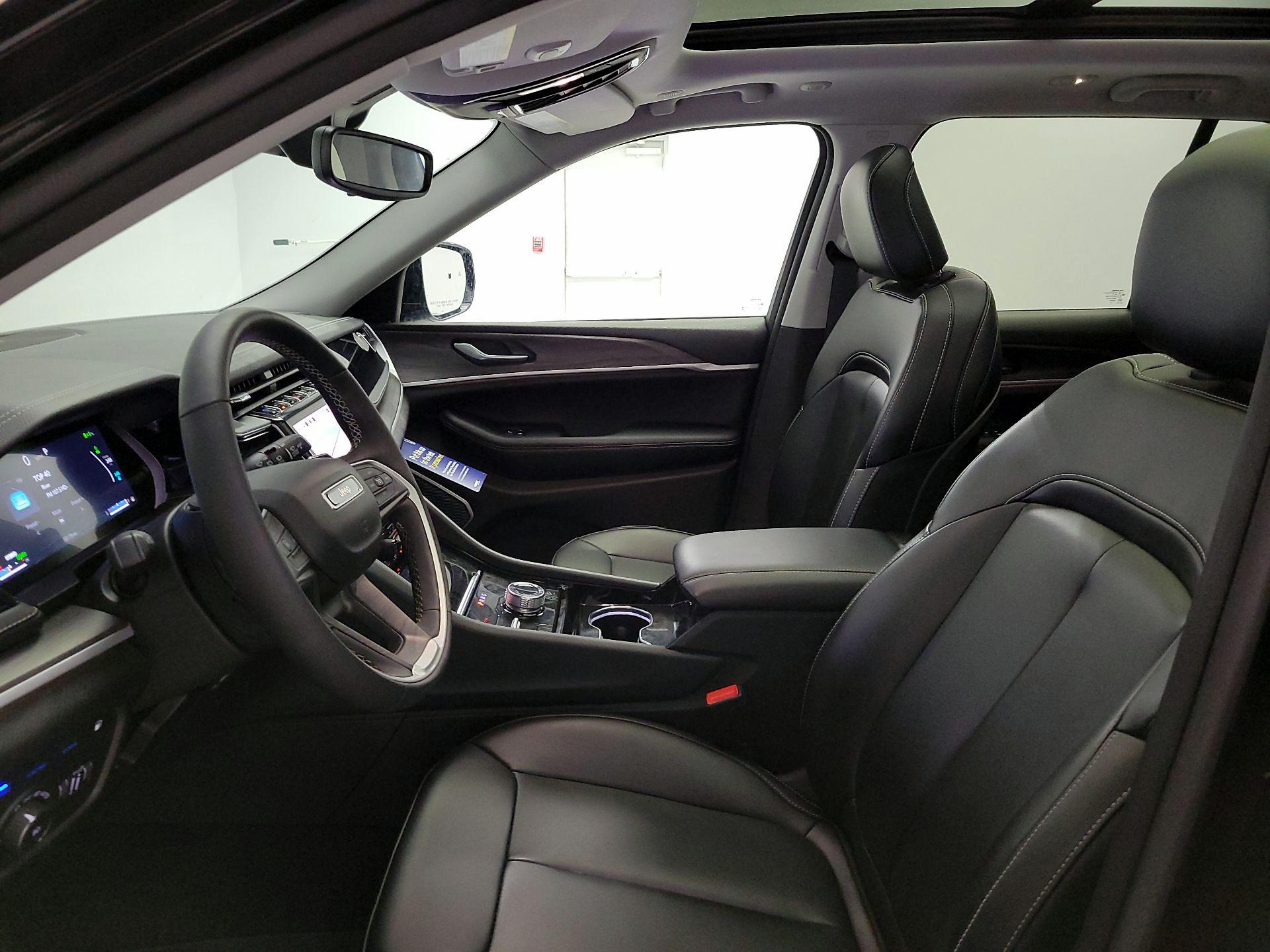 Thumbnail: 2023 Jeep Grand Cherokee - 11