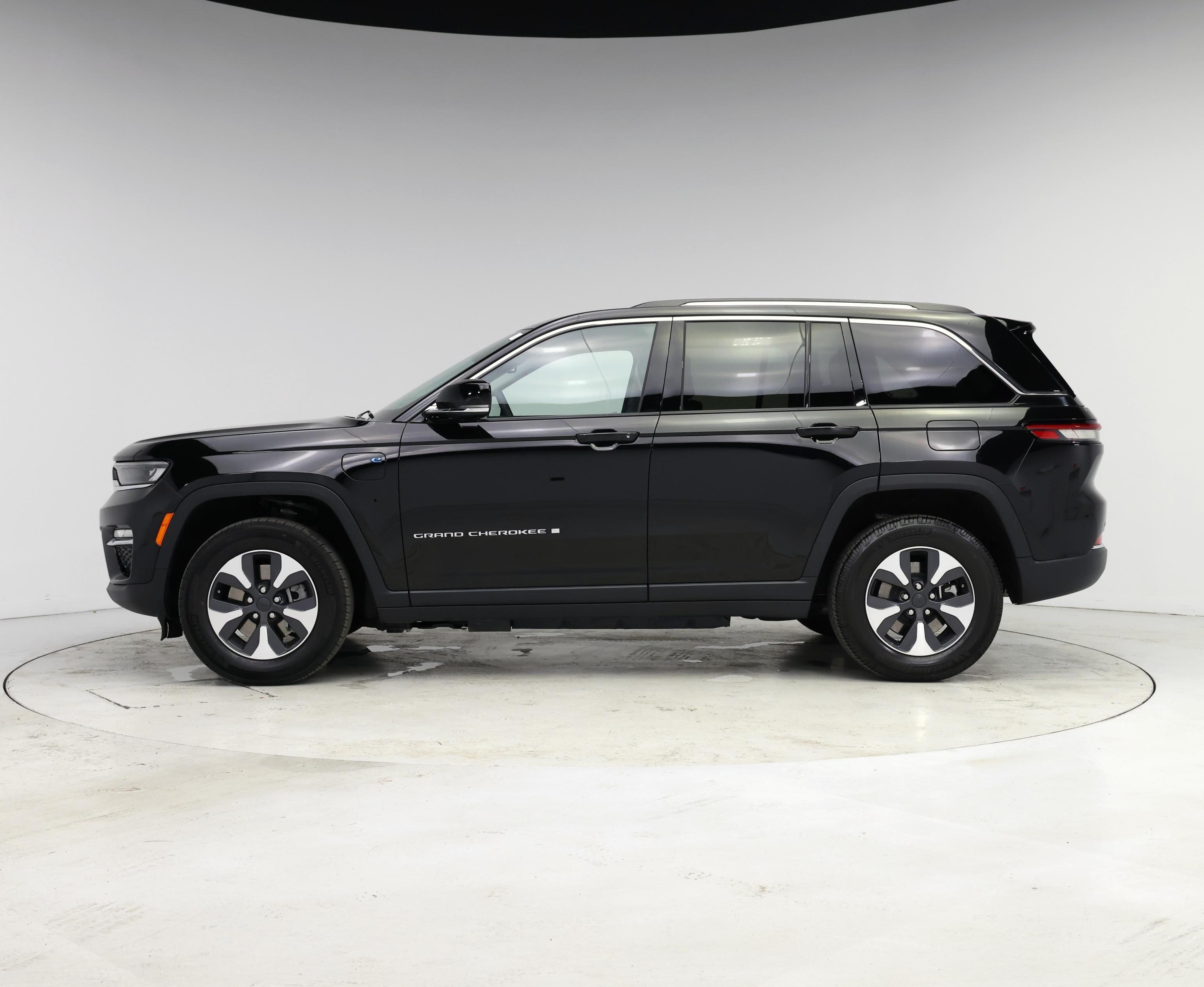 Thumbnail: 2023 Jeep Grand Cherokee - 3