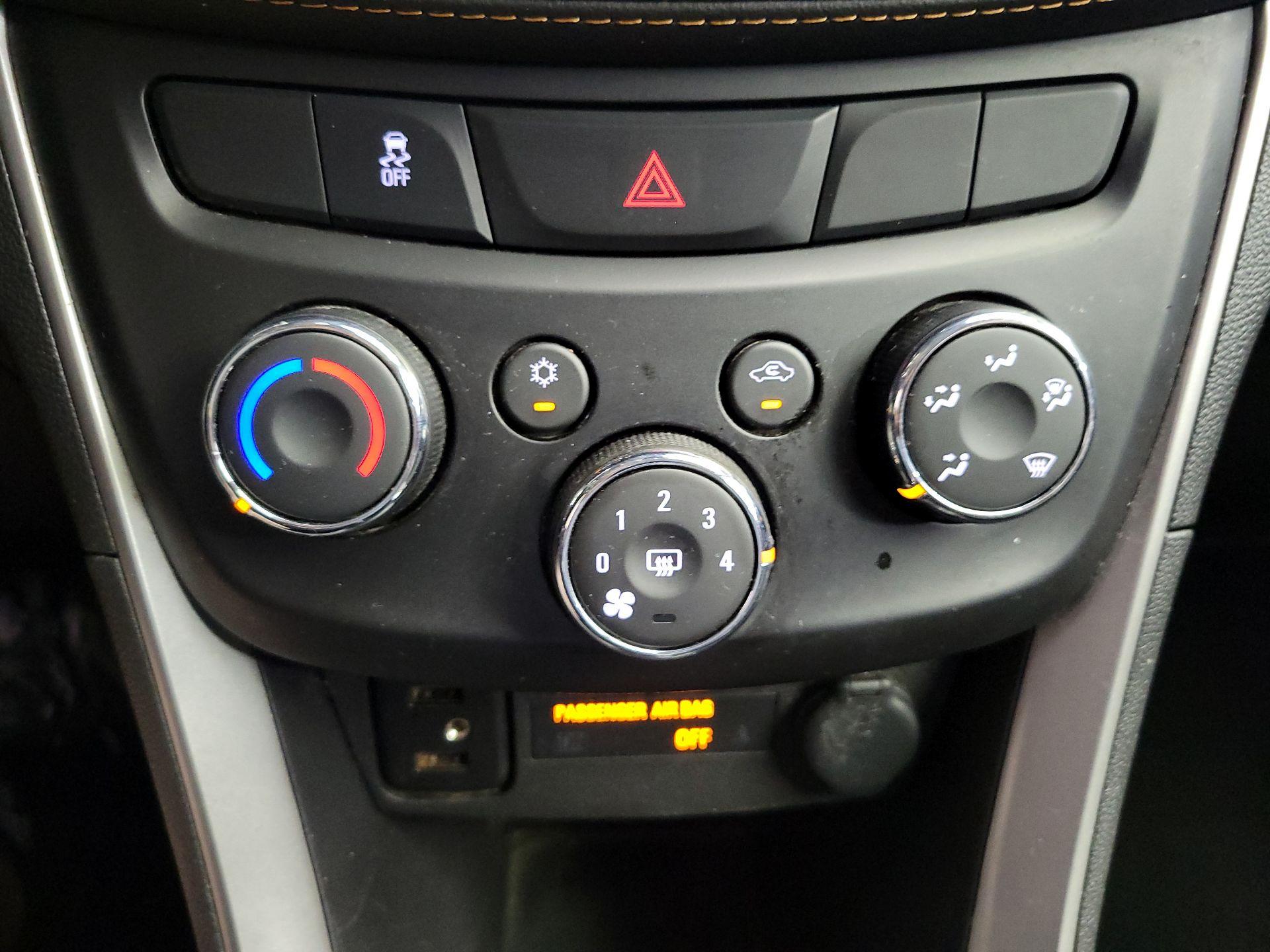 Thumbnail: 2021 Chevrolet Trax - 16