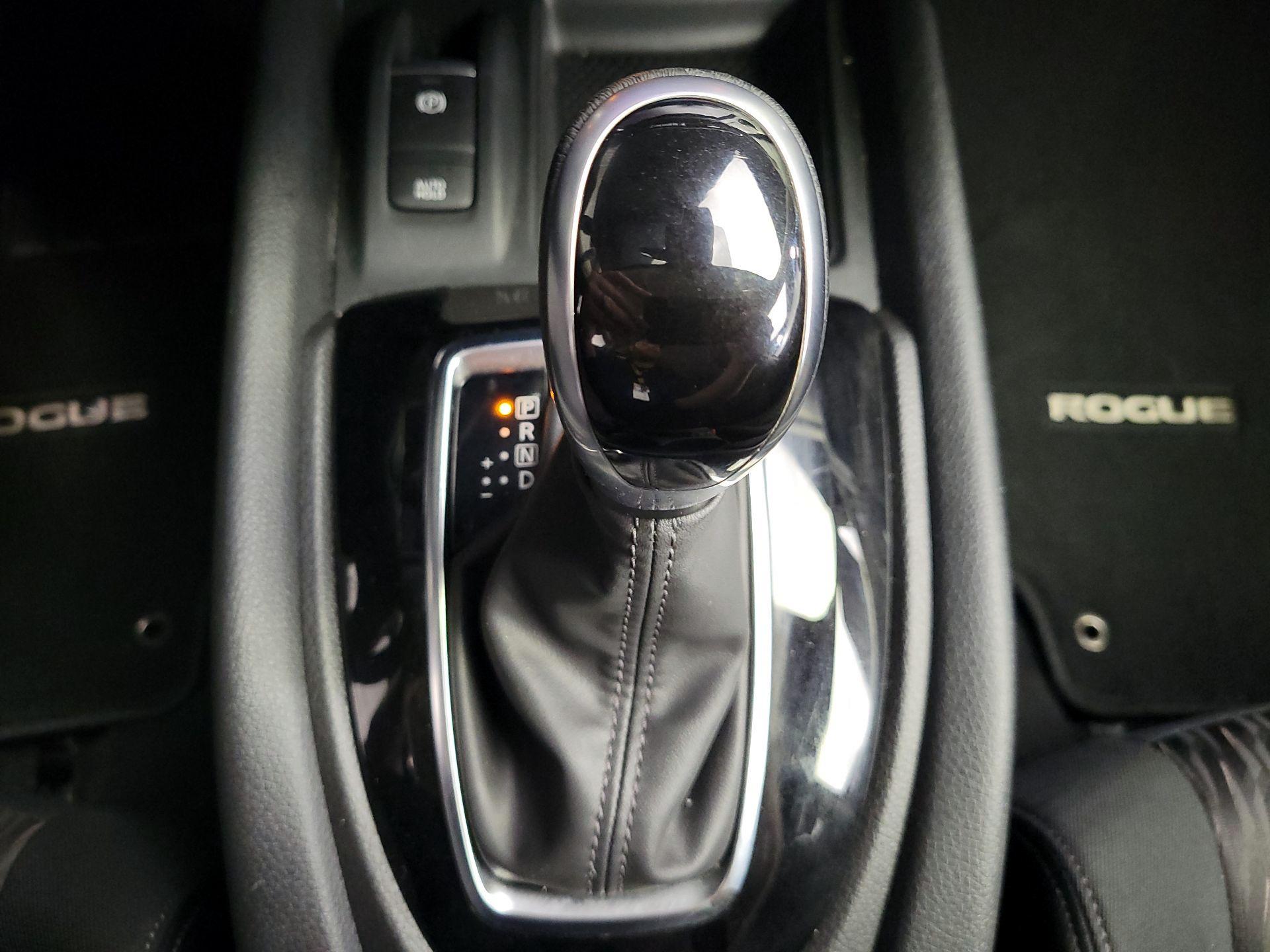 Thumbnail: 2020 Nissan Rogue - 18