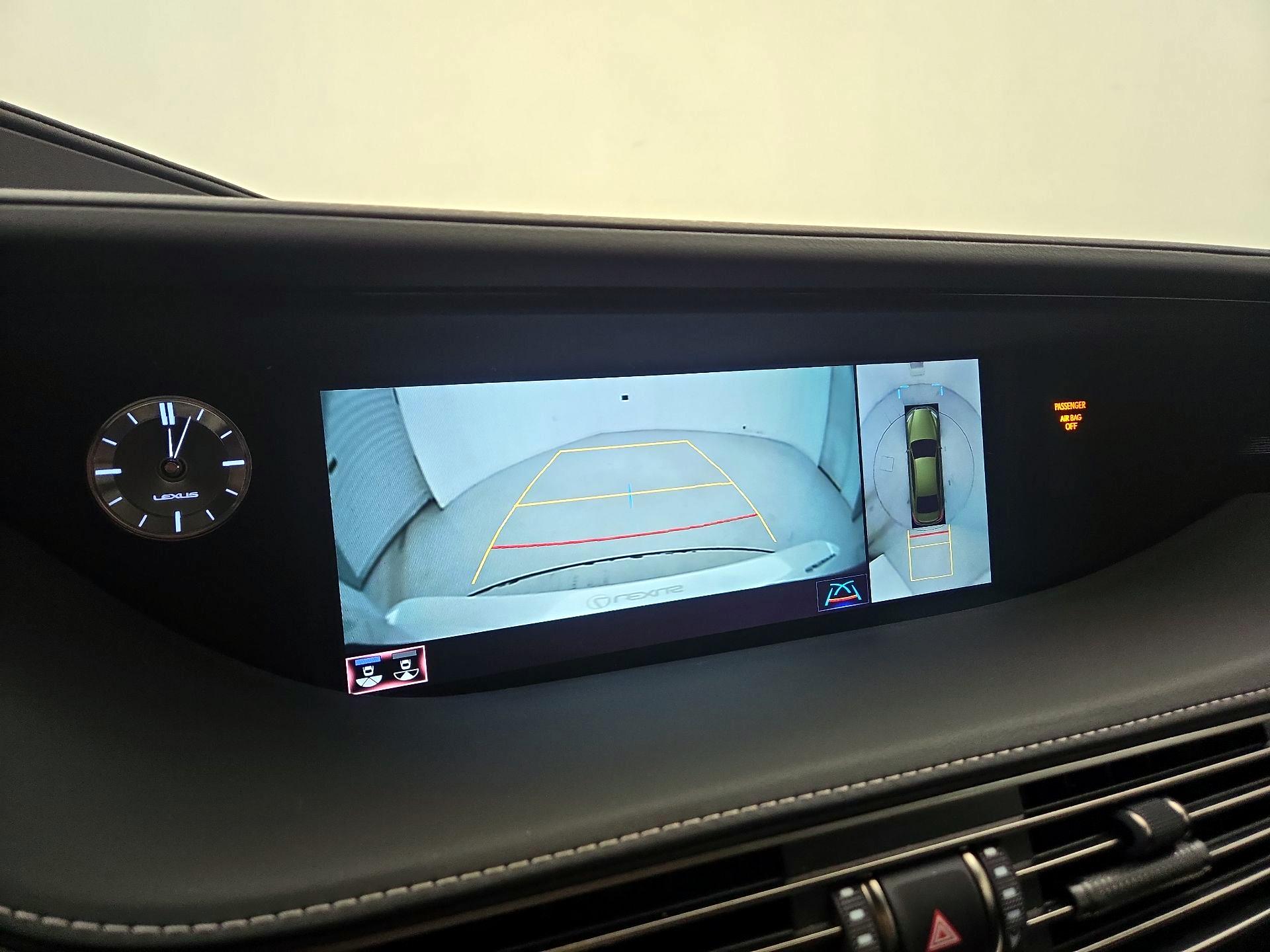 Thumbnail: 2020 Lexus LS - 15