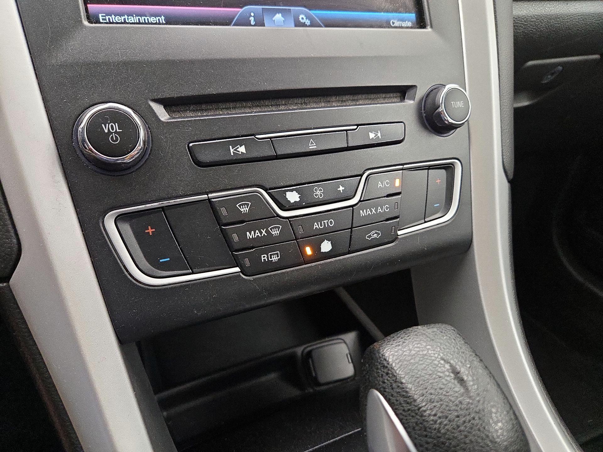 Thumbnail: 2016 Ford Fusion - 17