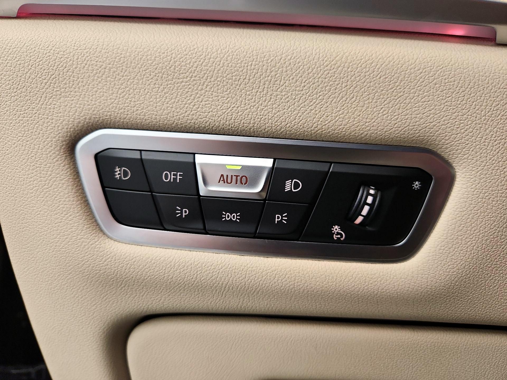 Thumbnail: 2022 BMW X7 - 13