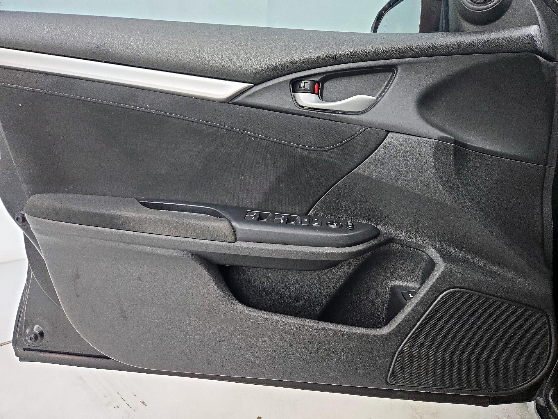 Thumbnail: 2016 Honda Civic - 12