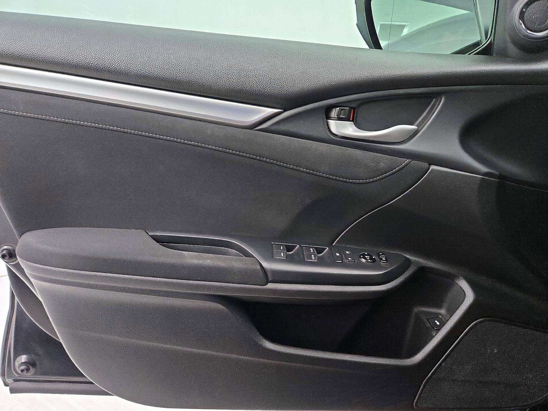 Thumbnail: 2016 Honda Civic - 12