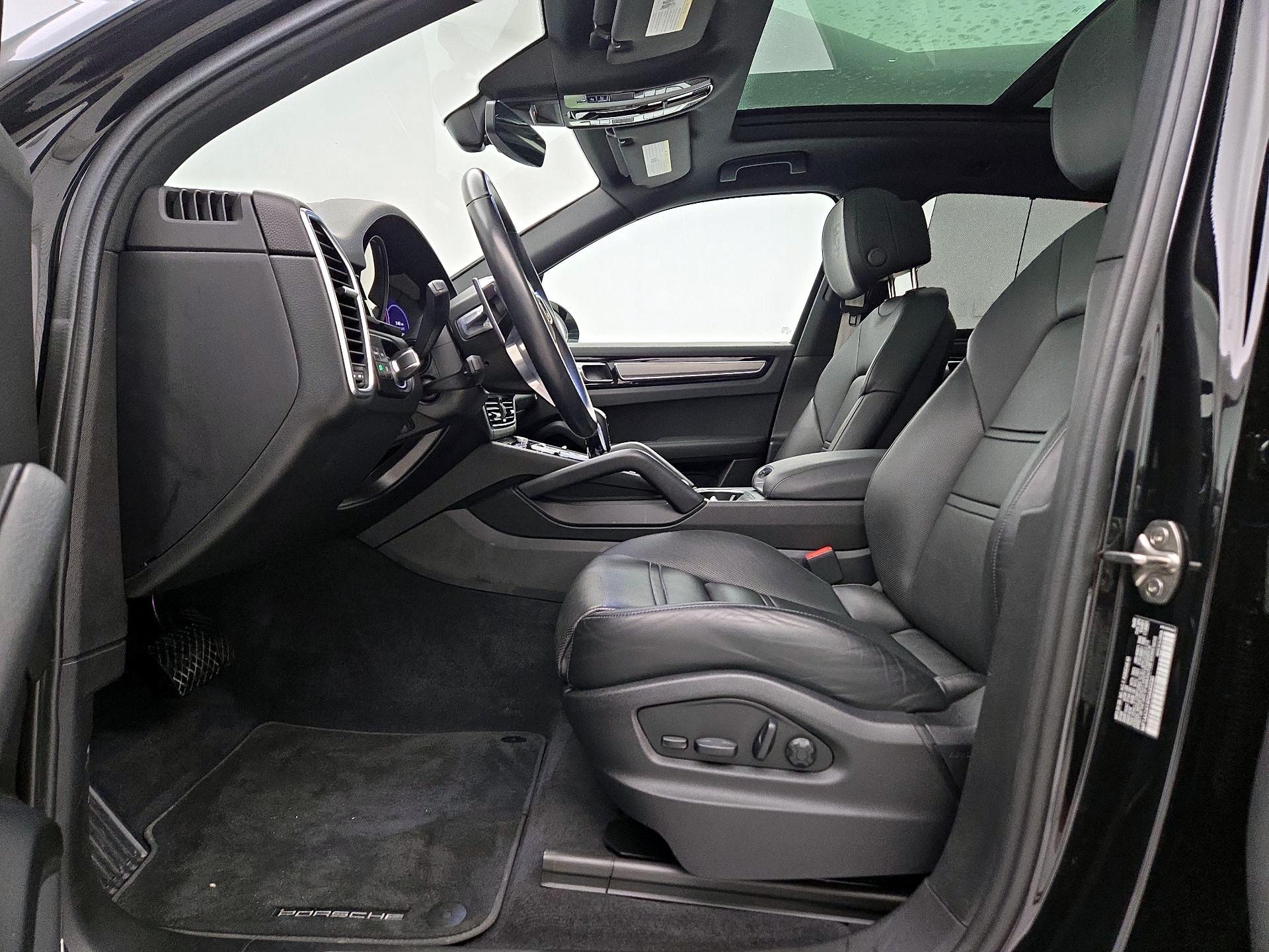 Thumbnail: 2023 Porsche Cayenne - 11