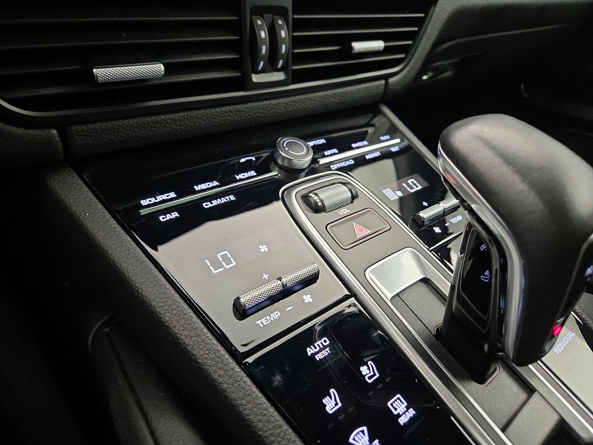 Thumbnail: 2023 Porsche Cayenne - 17