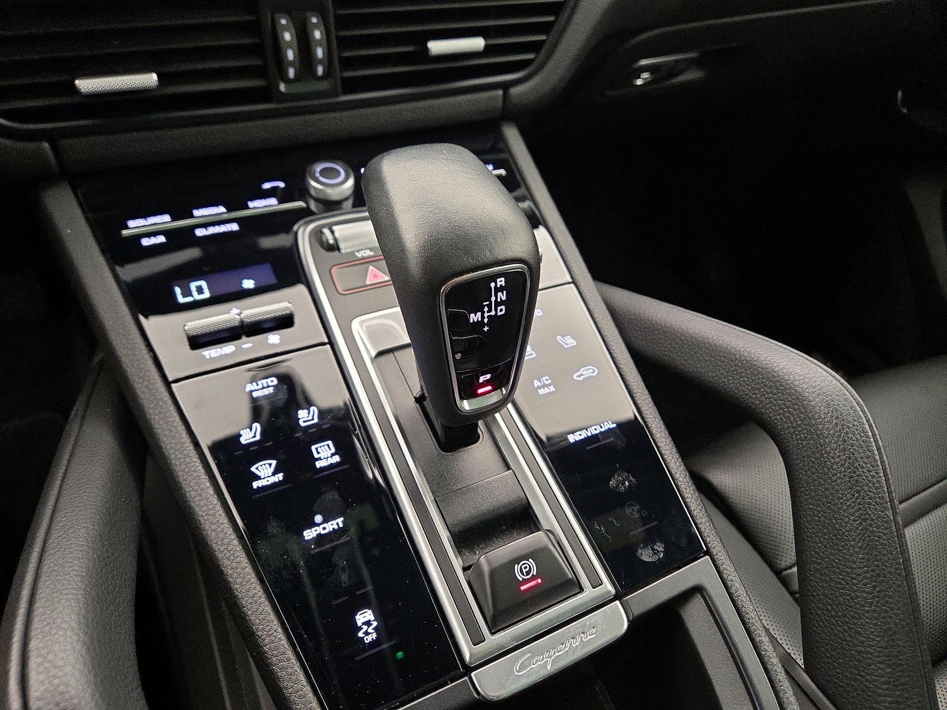 Thumbnail: 2023 Porsche Cayenne - 18