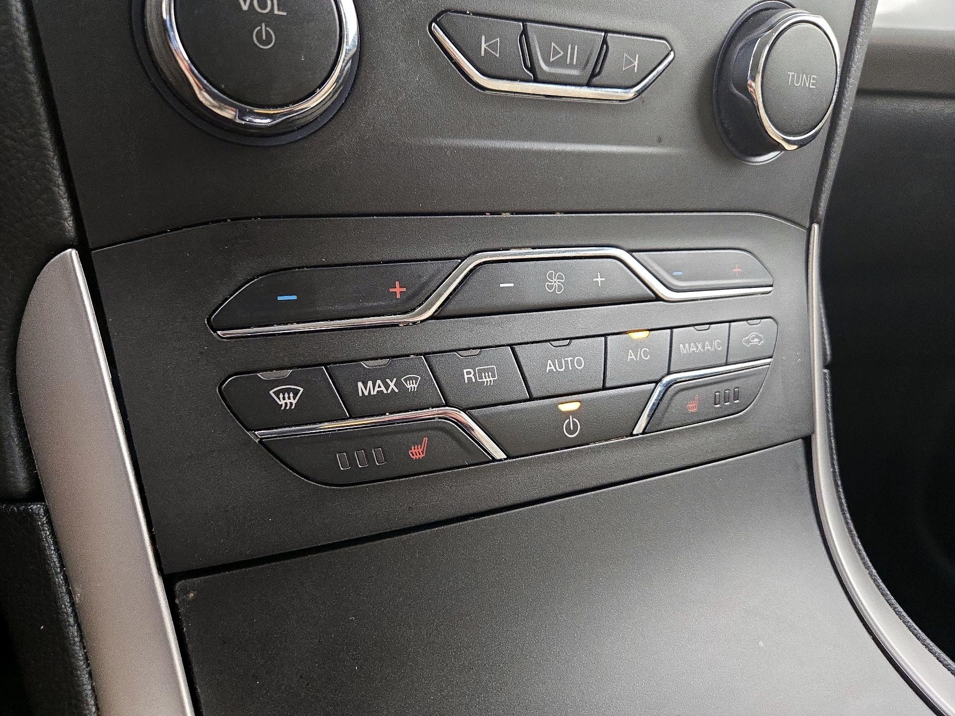 Thumbnail: 2020 Ford Edge - 16