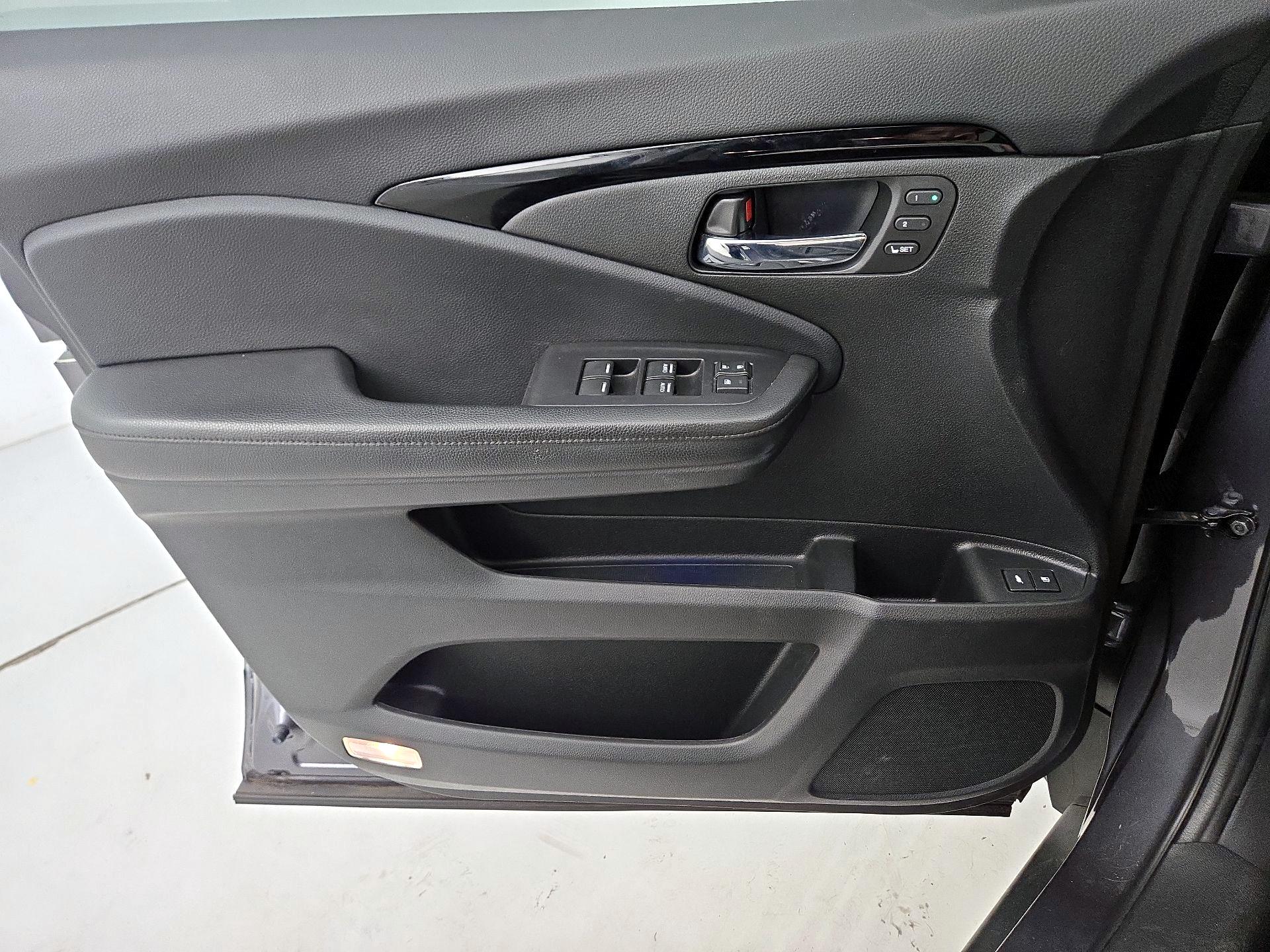 Thumbnail: 2020 Honda Pilot - 12