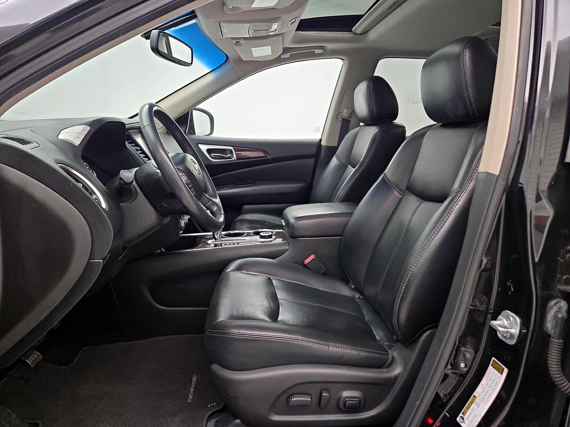 Thumbnail: 2016 Nissan Pathfinder - 11