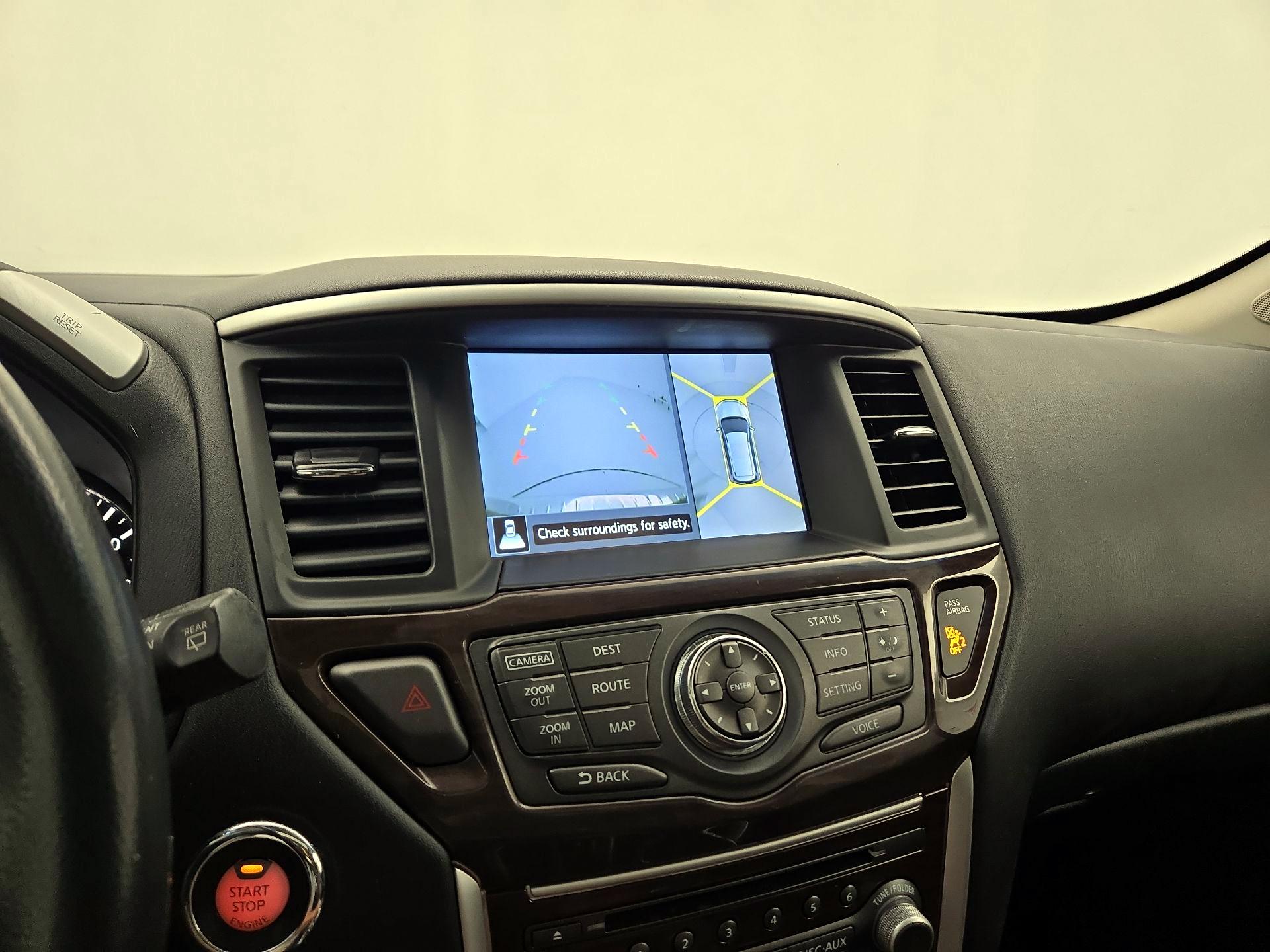 Thumbnail: 2016 Nissan Pathfinder - 14