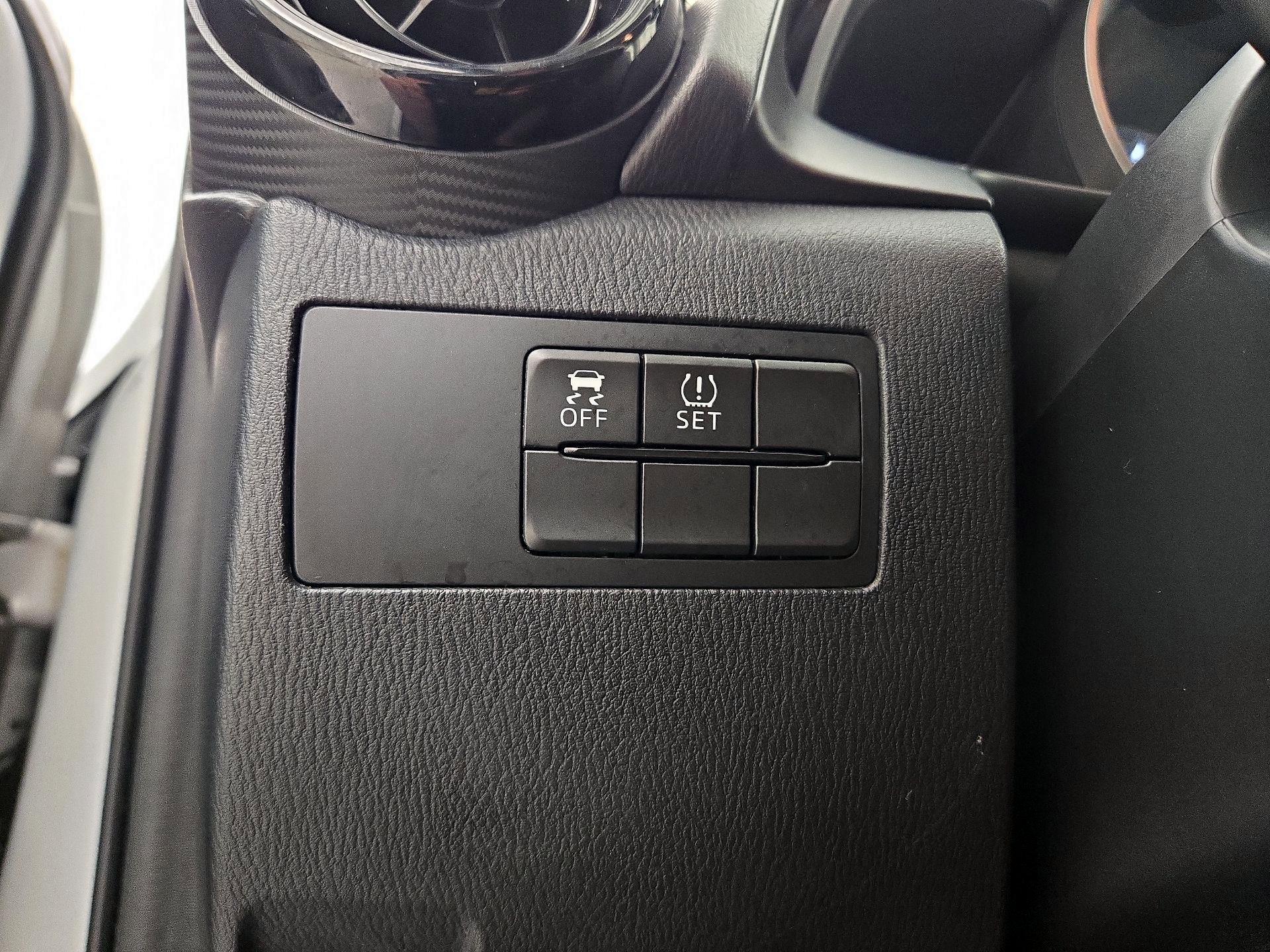 Thumbnail: 2019 Toyota Yaris - 13