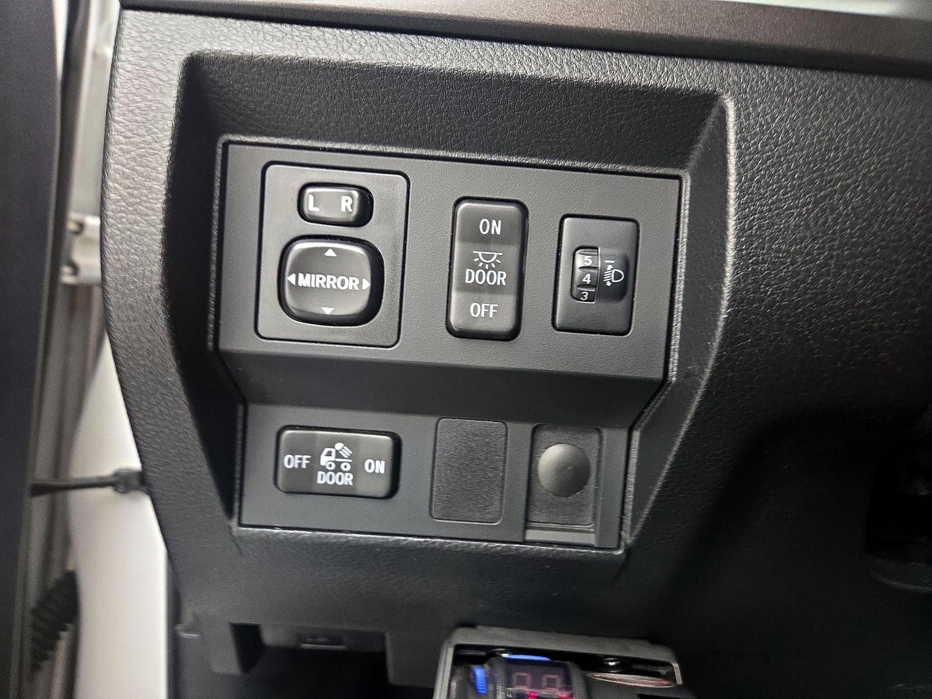 Thumbnail: 2014 Toyota Tundra - 13