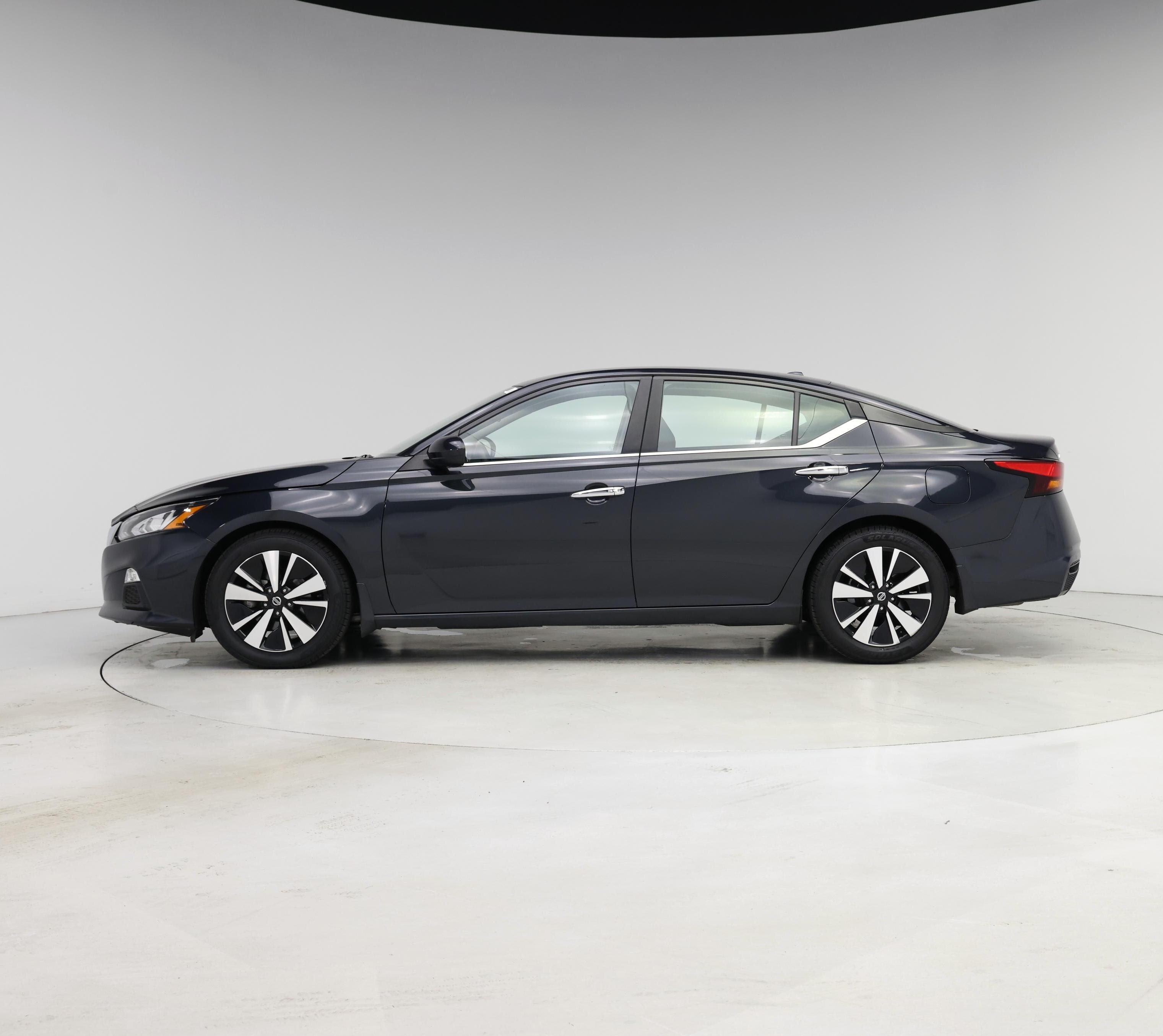 Thumbnail: 2022 Nissan Altima - 3
