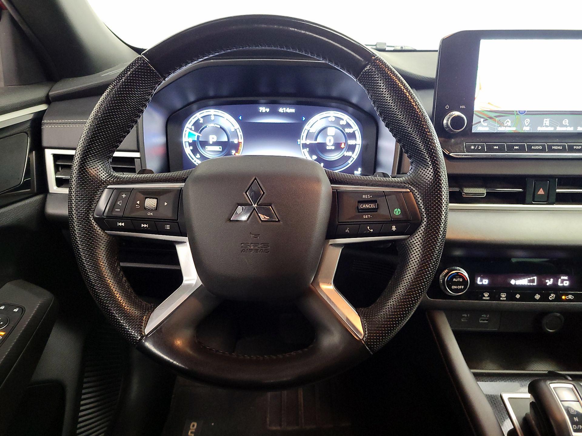 Thumbnail: 2023 Mitsubishi Outlander - 10