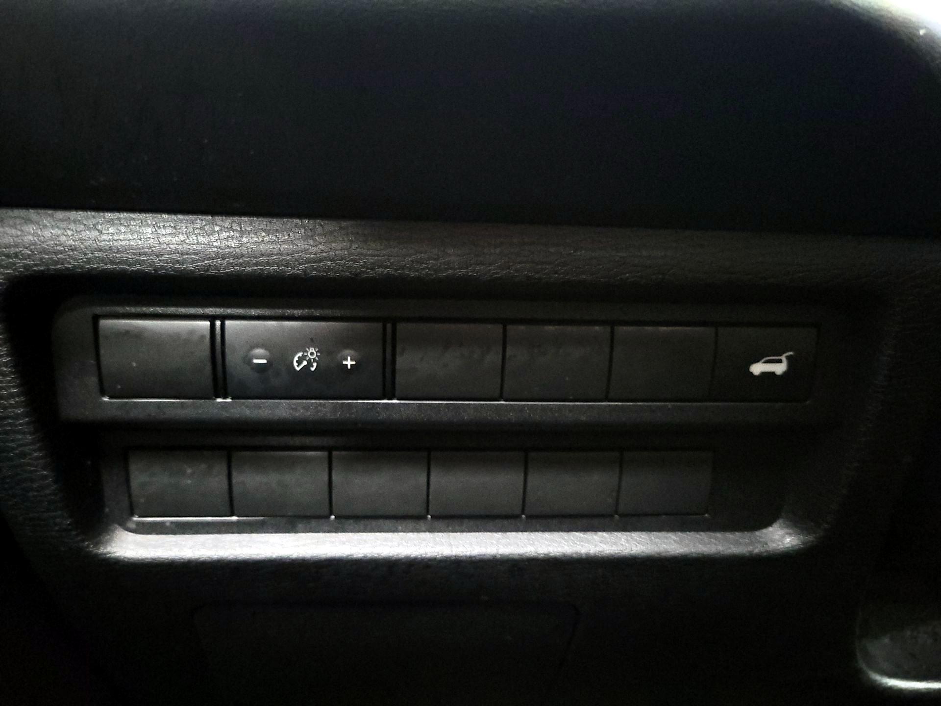 Thumbnail: 2023 Mitsubishi Outlander - 13
