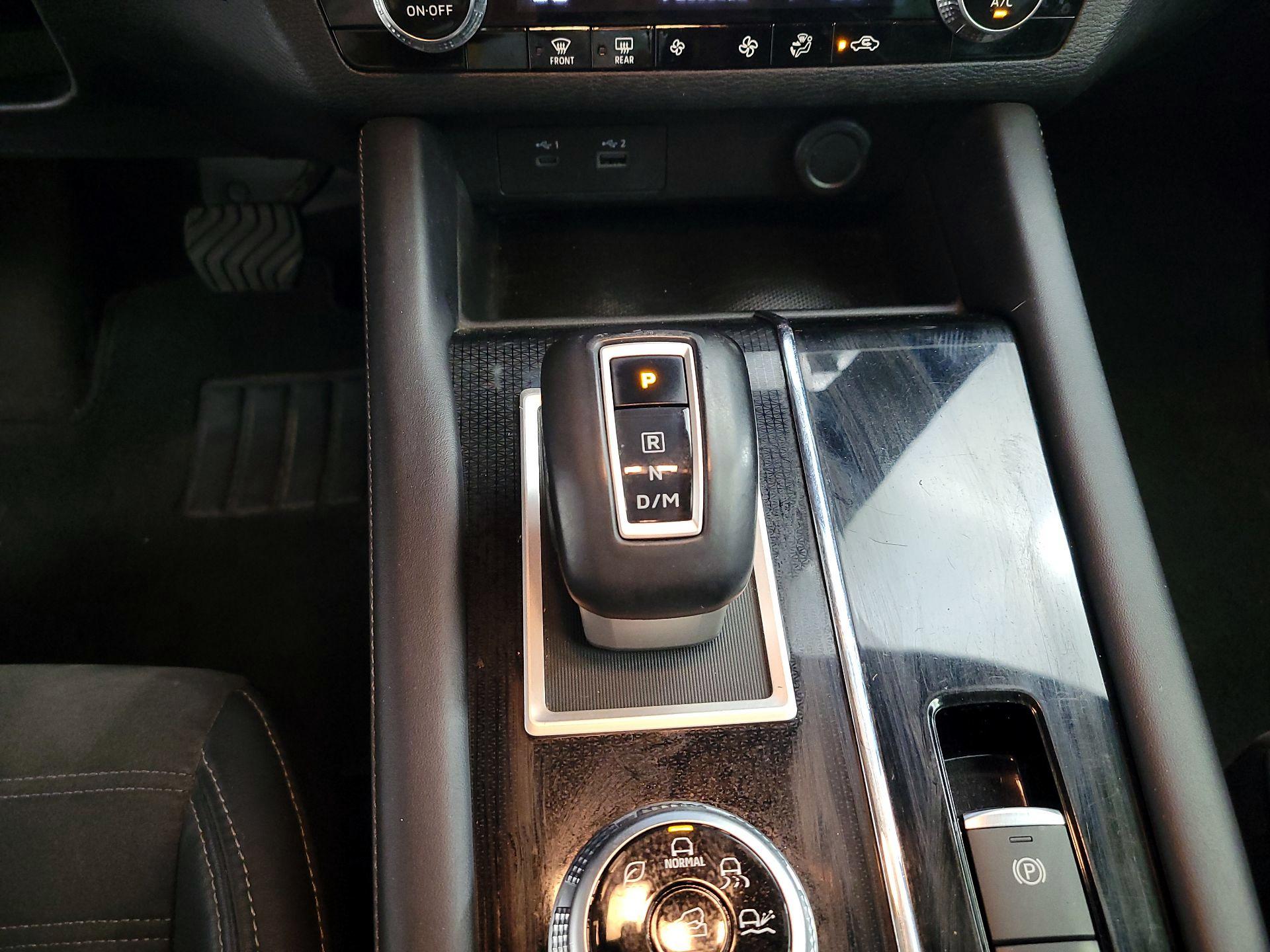 Thumbnail: 2023 Mitsubishi Outlander - 18