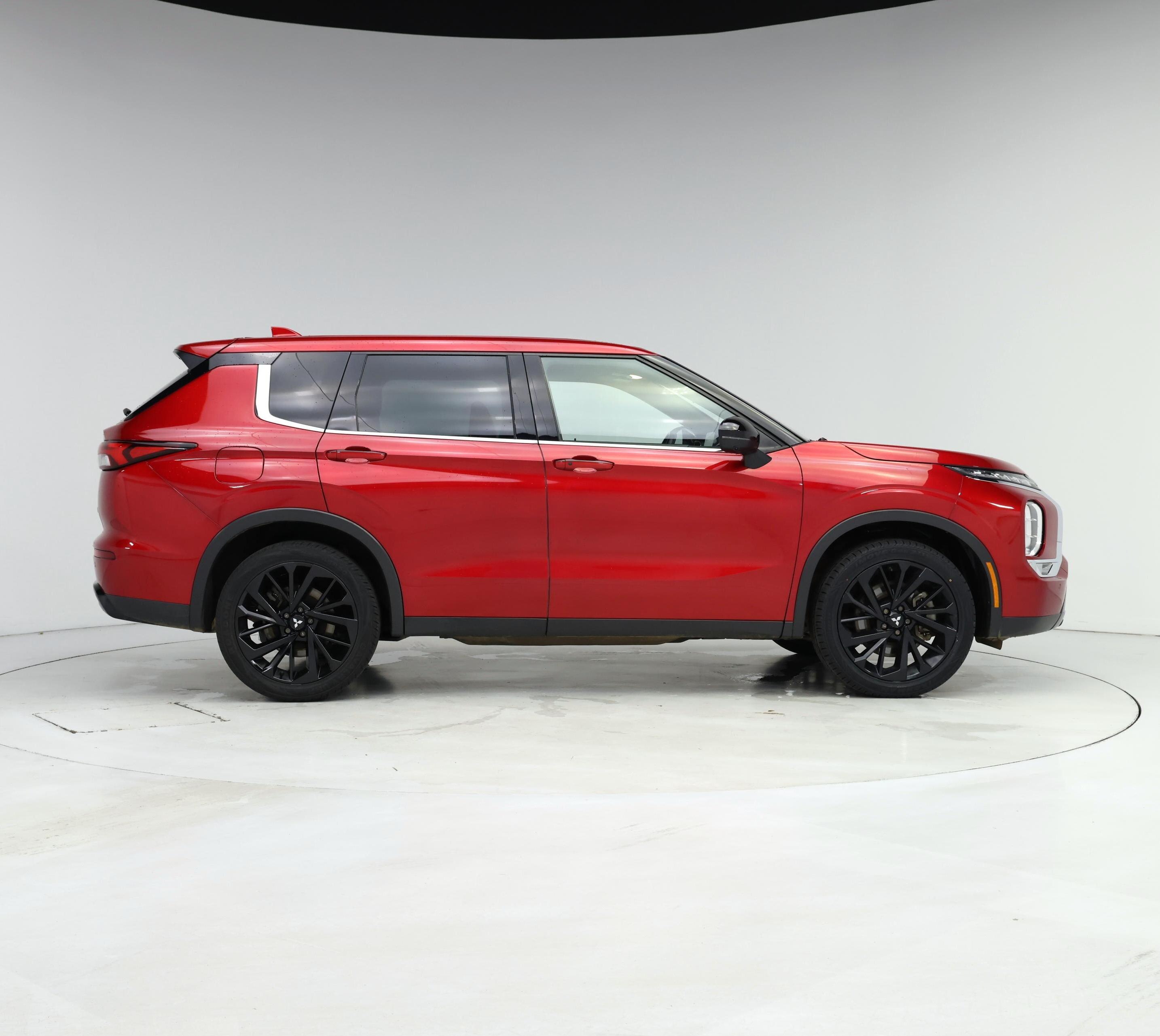Thumbnail: 2023 Mitsubishi Outlander - 7