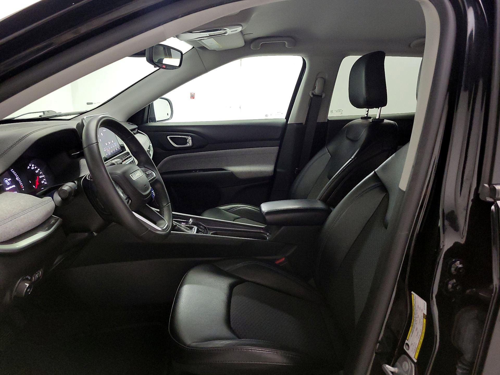 Thumbnail: 2022 Jeep Compass - 11