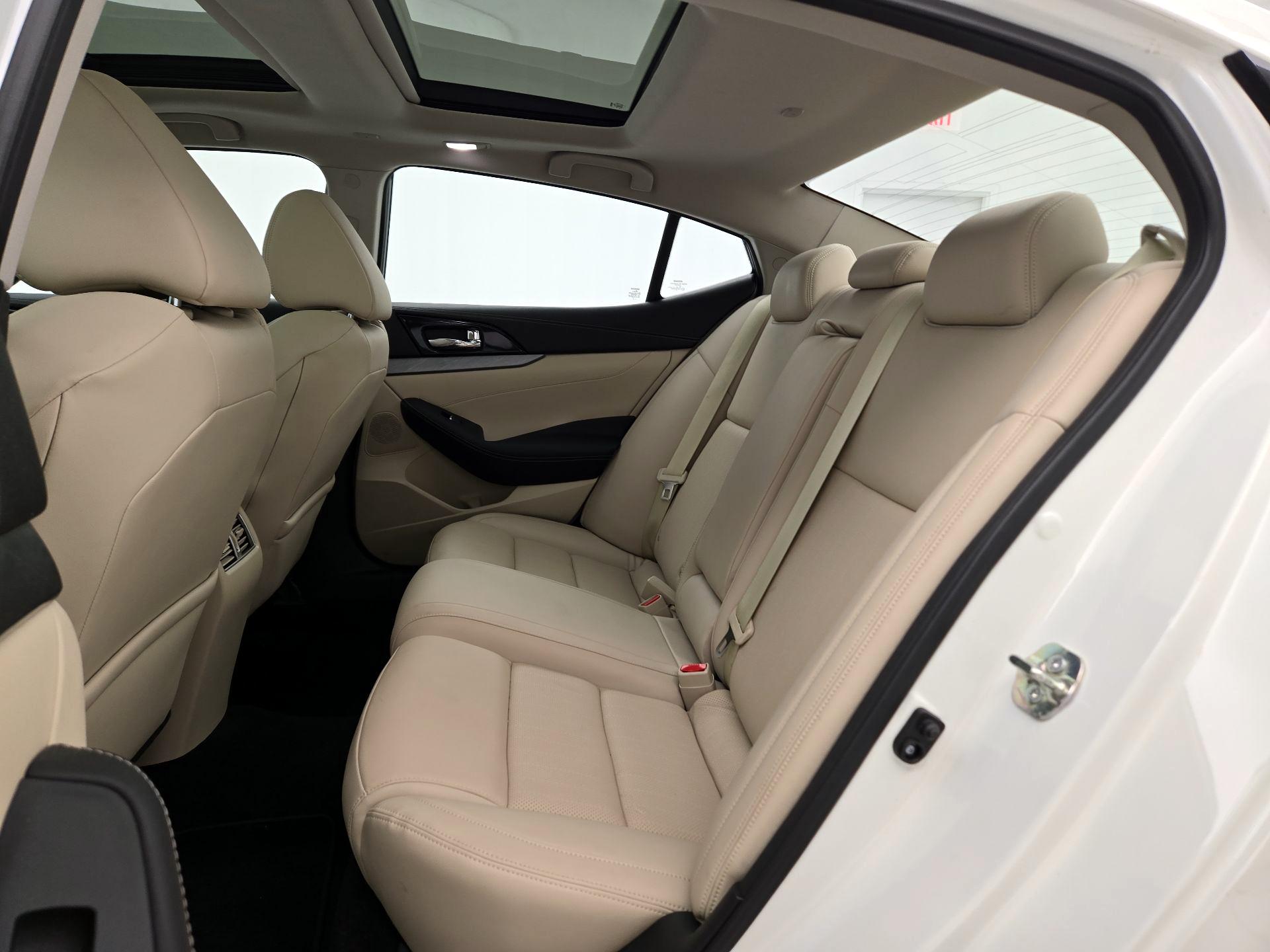 Thumbnail: 2016 Nissan Maxima - 20