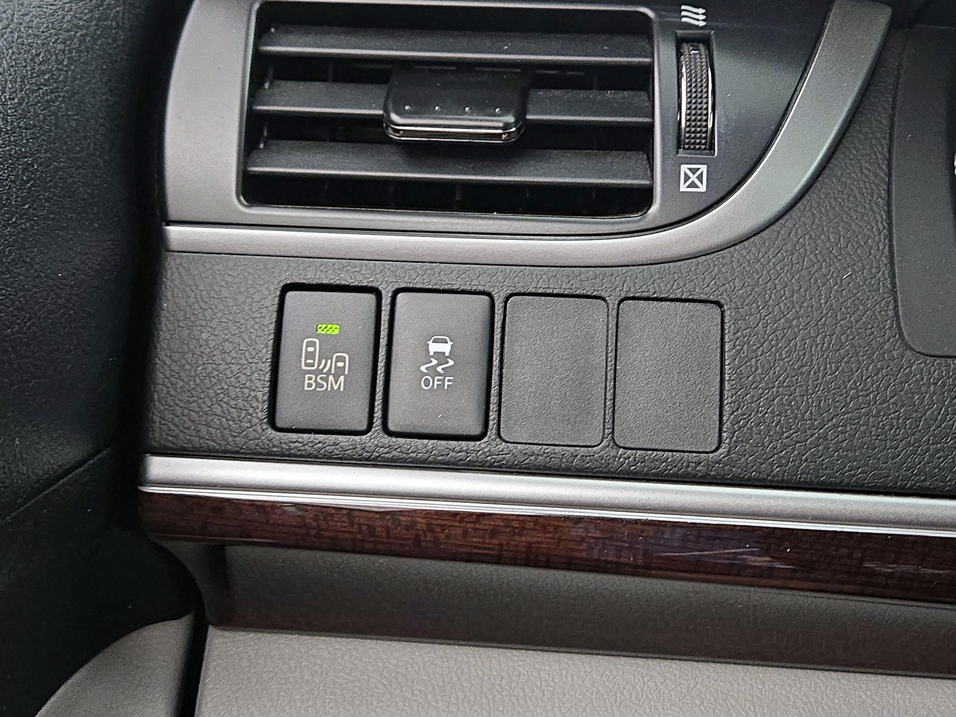 Thumbnail: 2013 Toyota Camry - 13