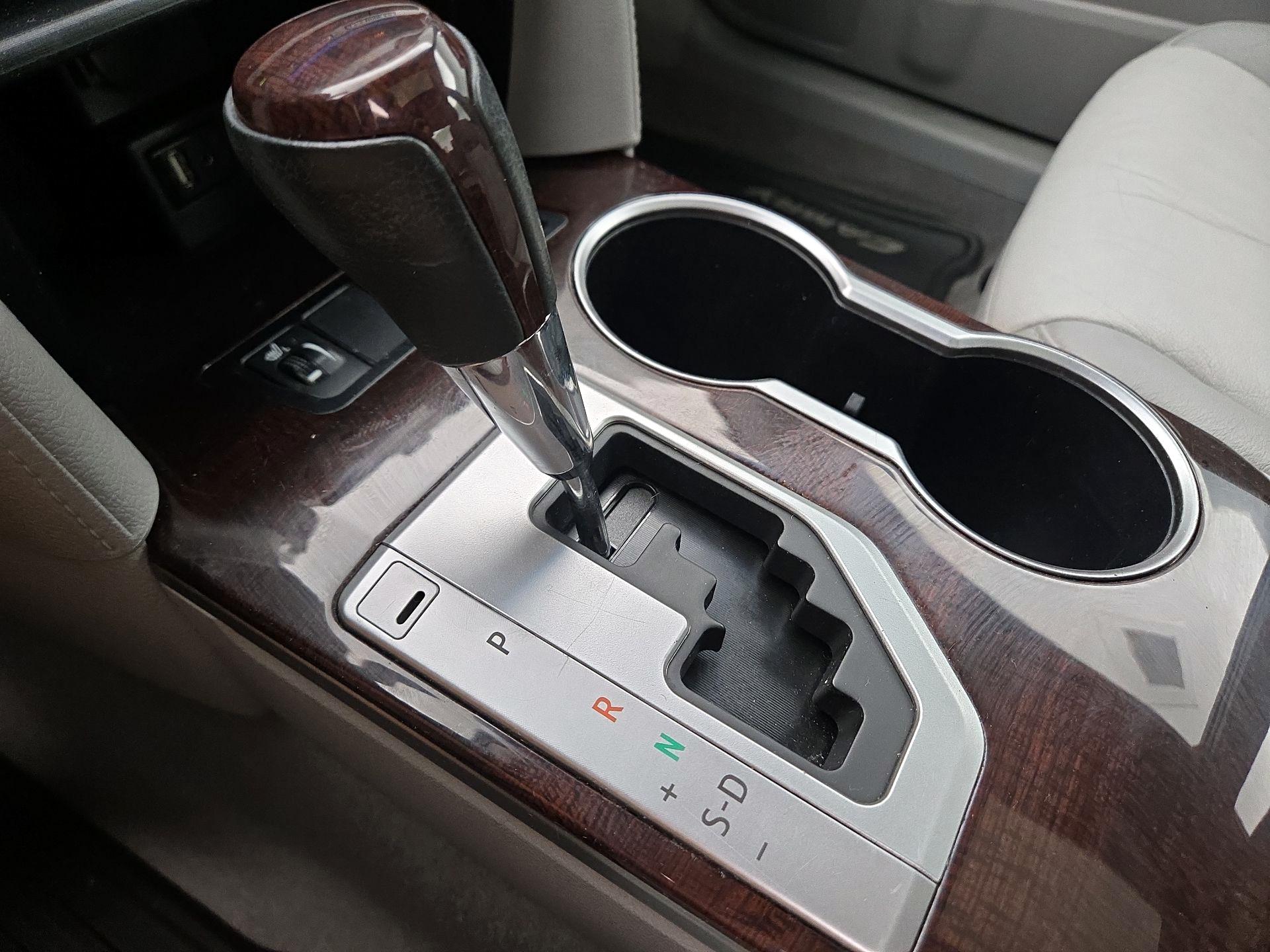 Thumbnail: 2013 Toyota Camry - 18