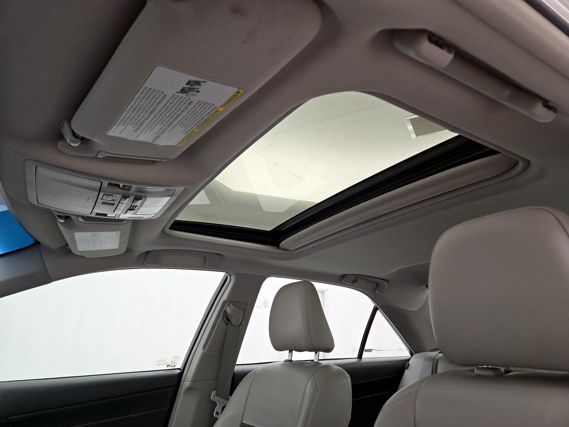 Thumbnail: 2013 Toyota Camry - 20