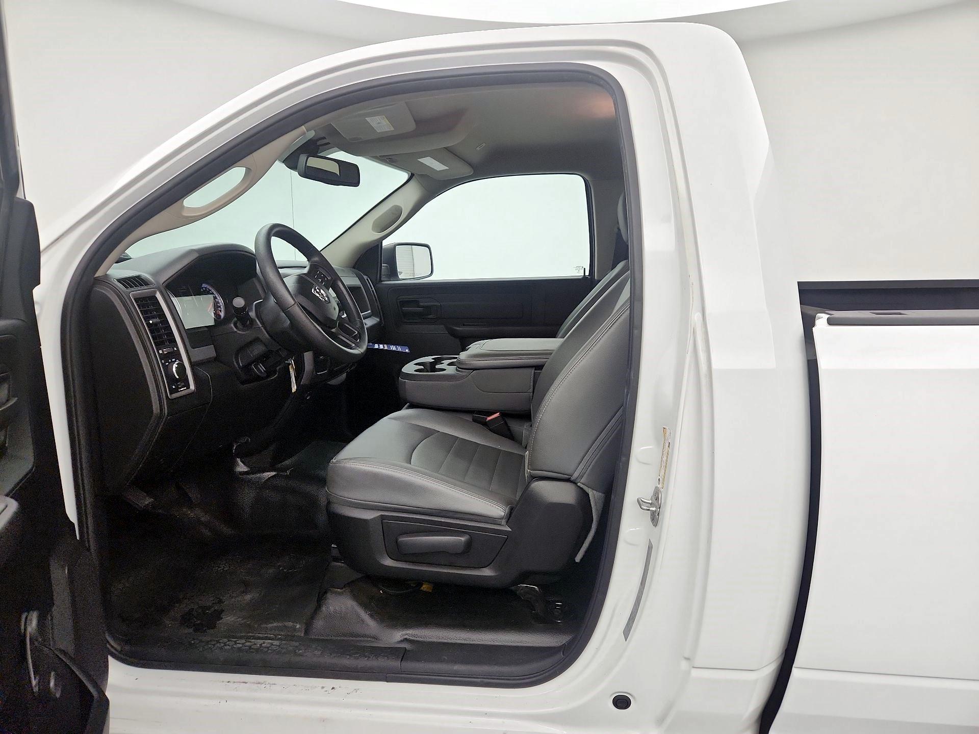 Thumbnail: 2019 RAM 1500 Classic - 11