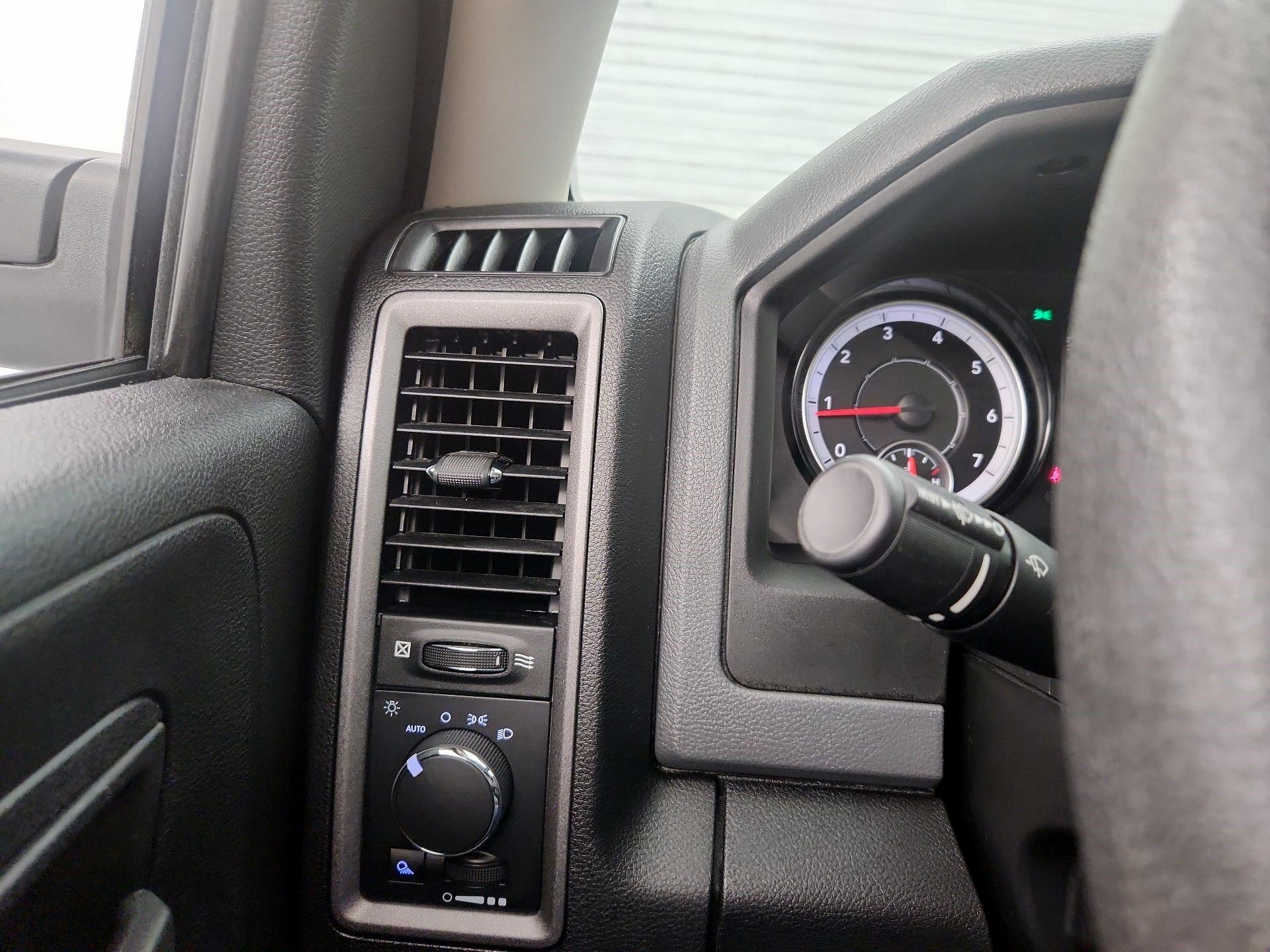Thumbnail: 2019 RAM 1500 Classic - 13