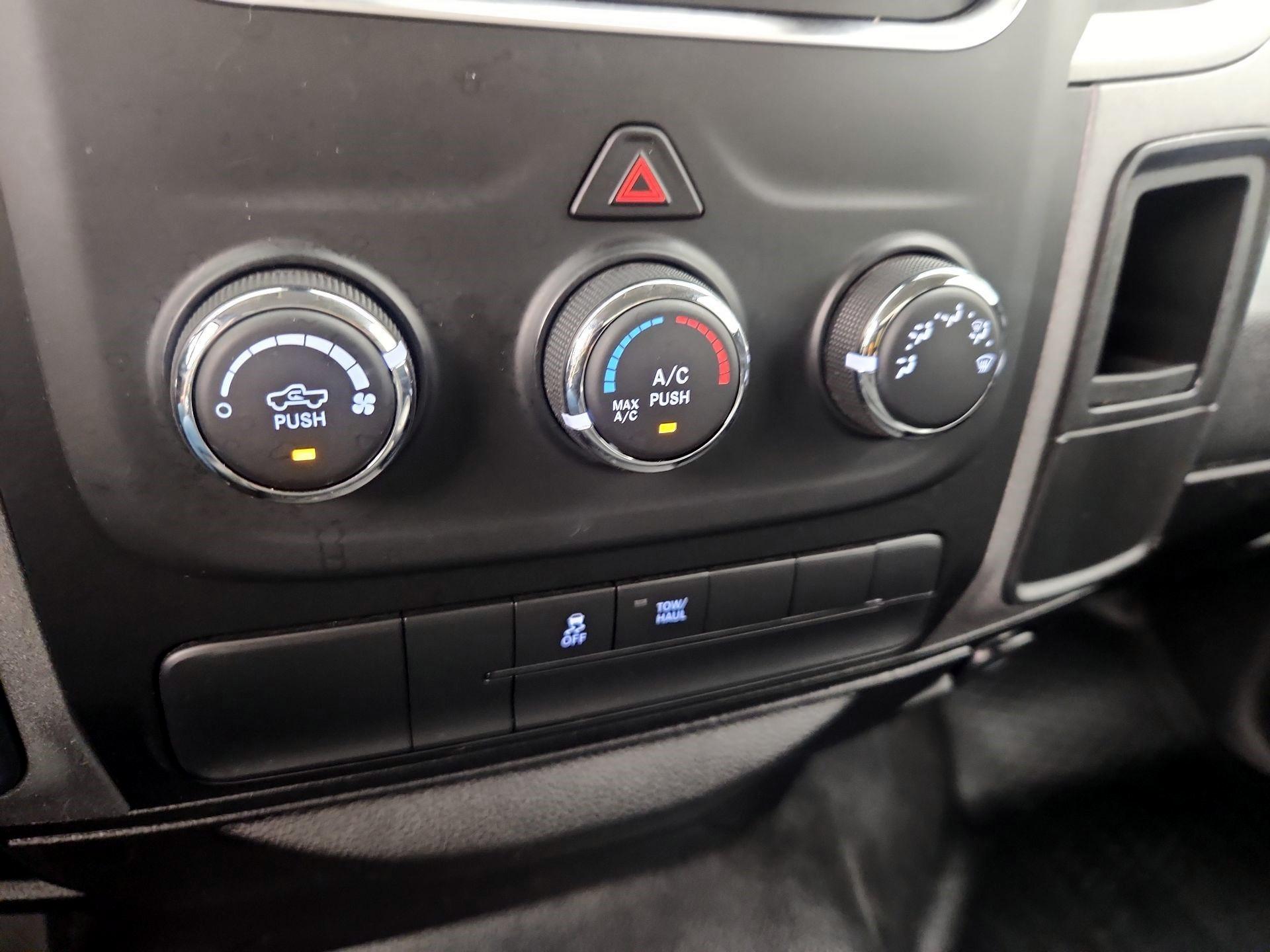 Thumbnail: 2019 RAM 1500 Classic - 16
