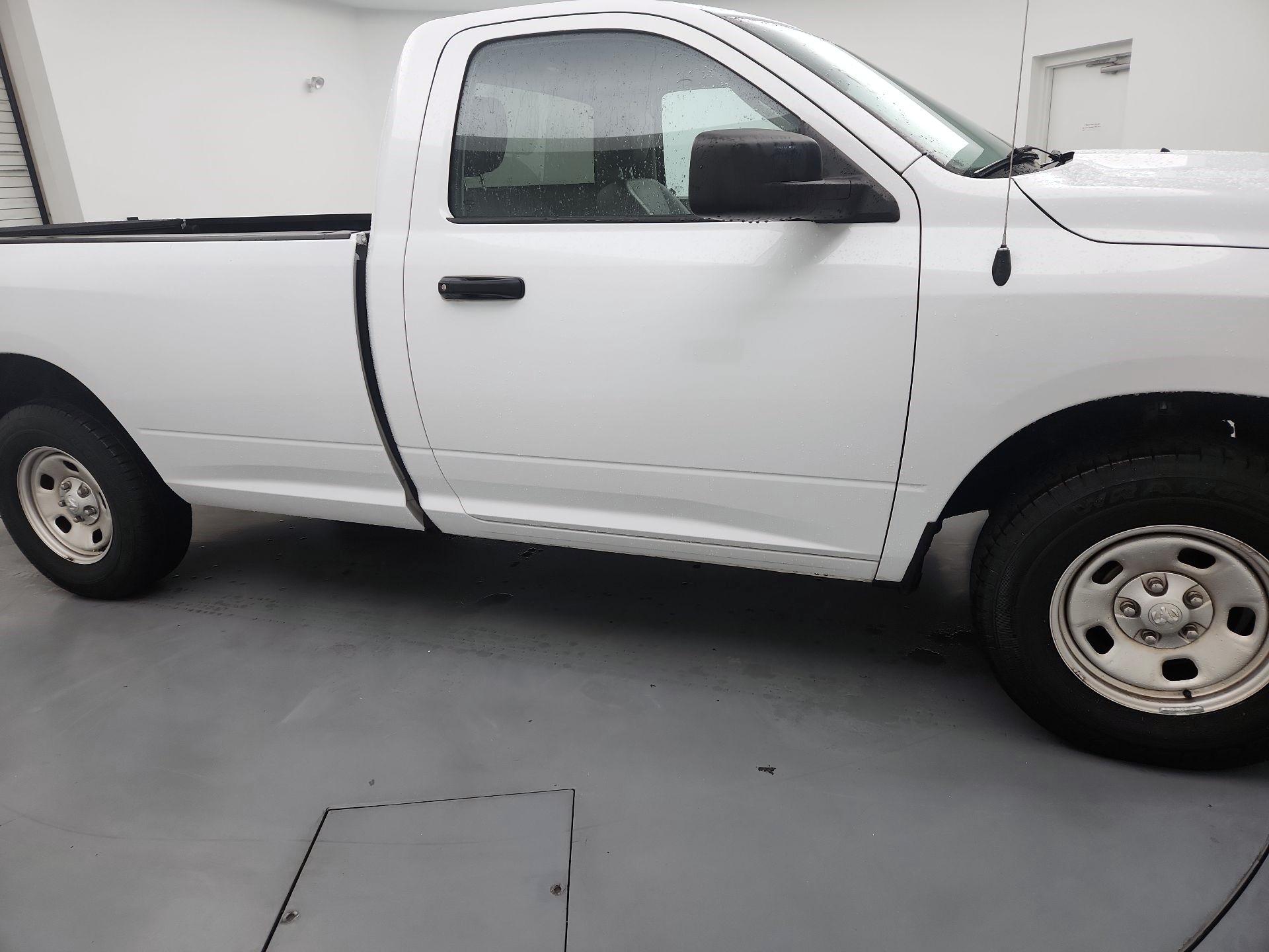 Thumbnail: 2019 RAM 1500 Classic - 4