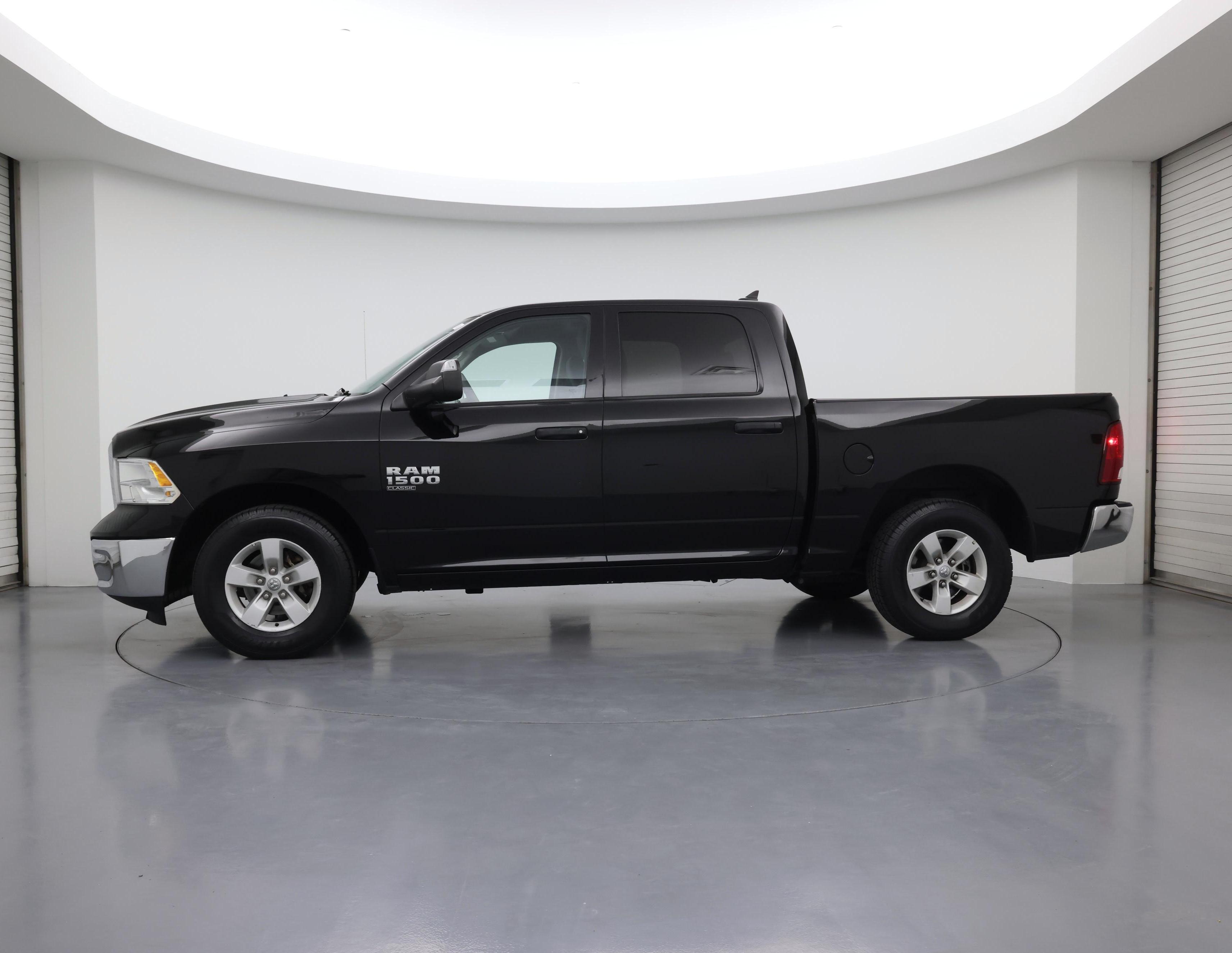 Thumbnail: 2023 RAM 1500 Classic - 3