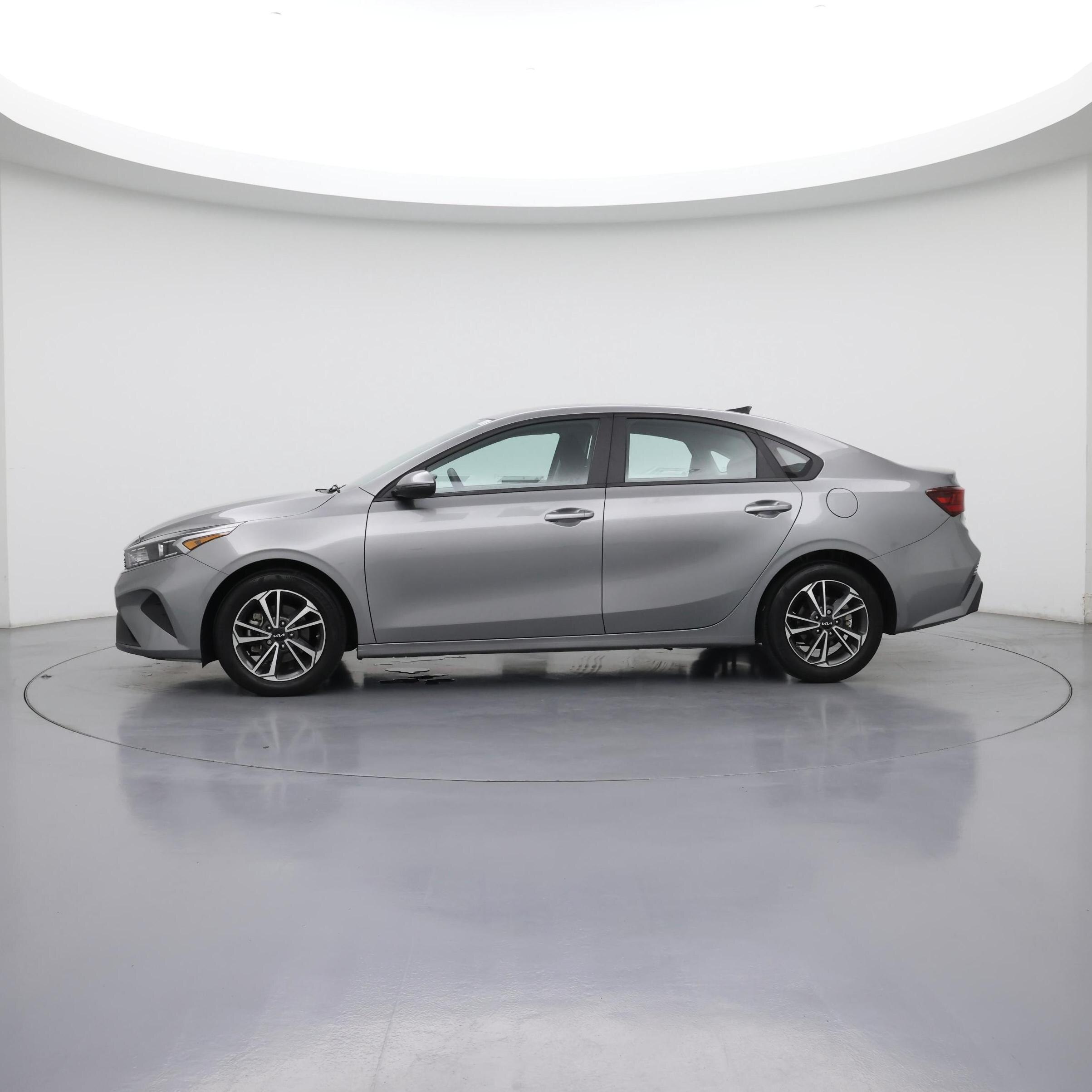 Thumbnail: 2022 Kia Forte - 3