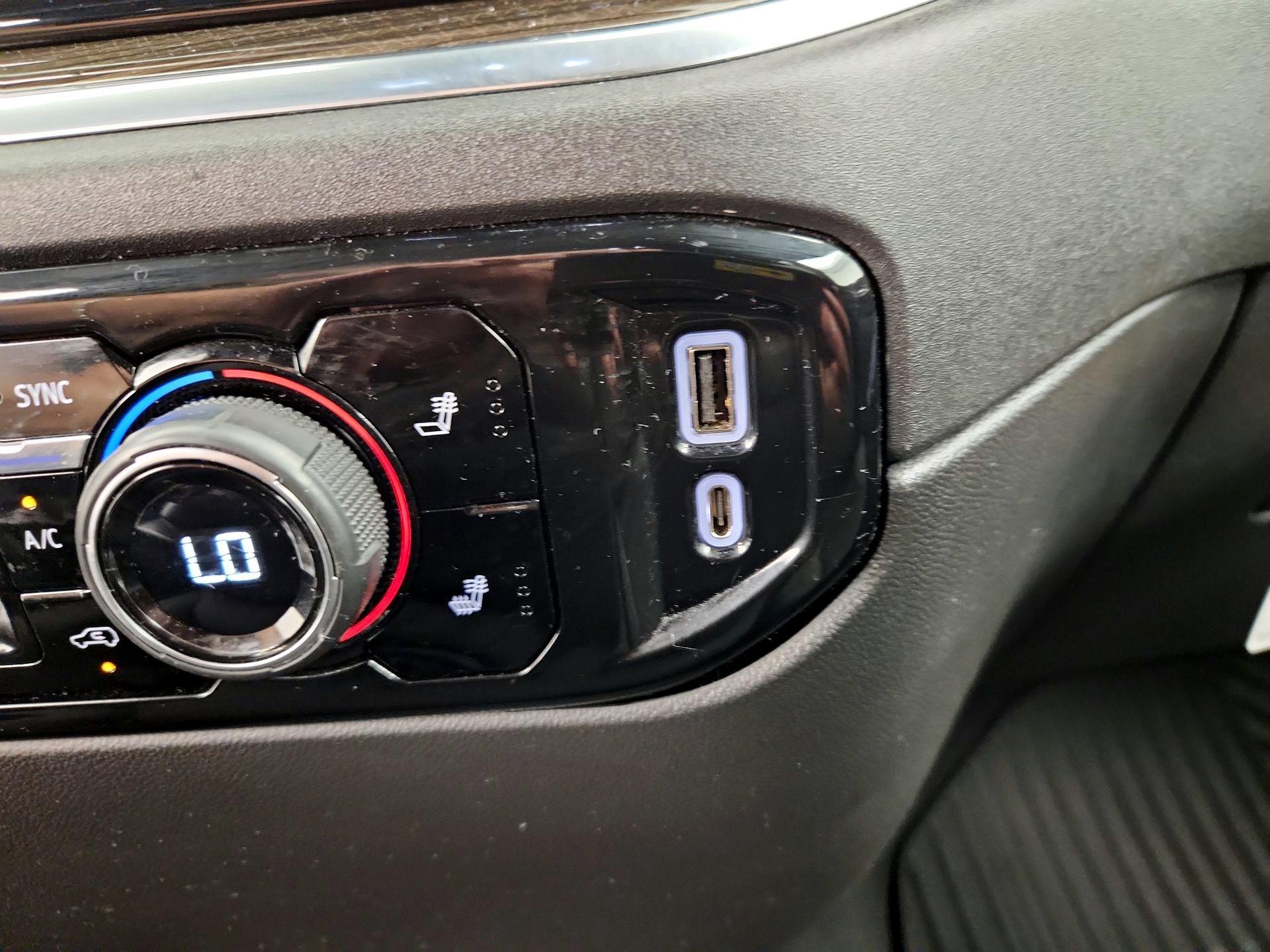 Thumbnail: 2022 Chevrolet Silverado 1500 - 19