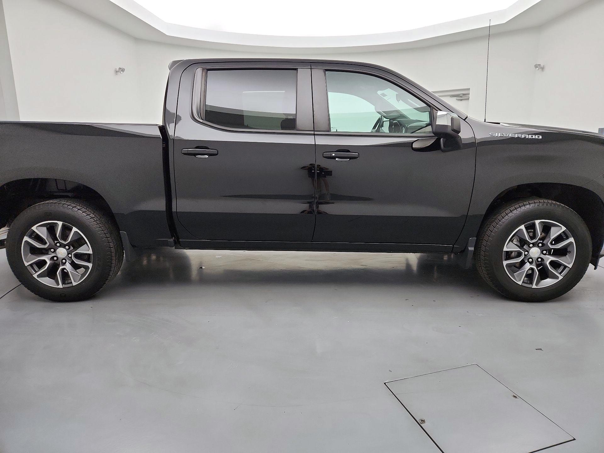 Thumbnail: 2022 Chevrolet Silverado 1500 - 4
