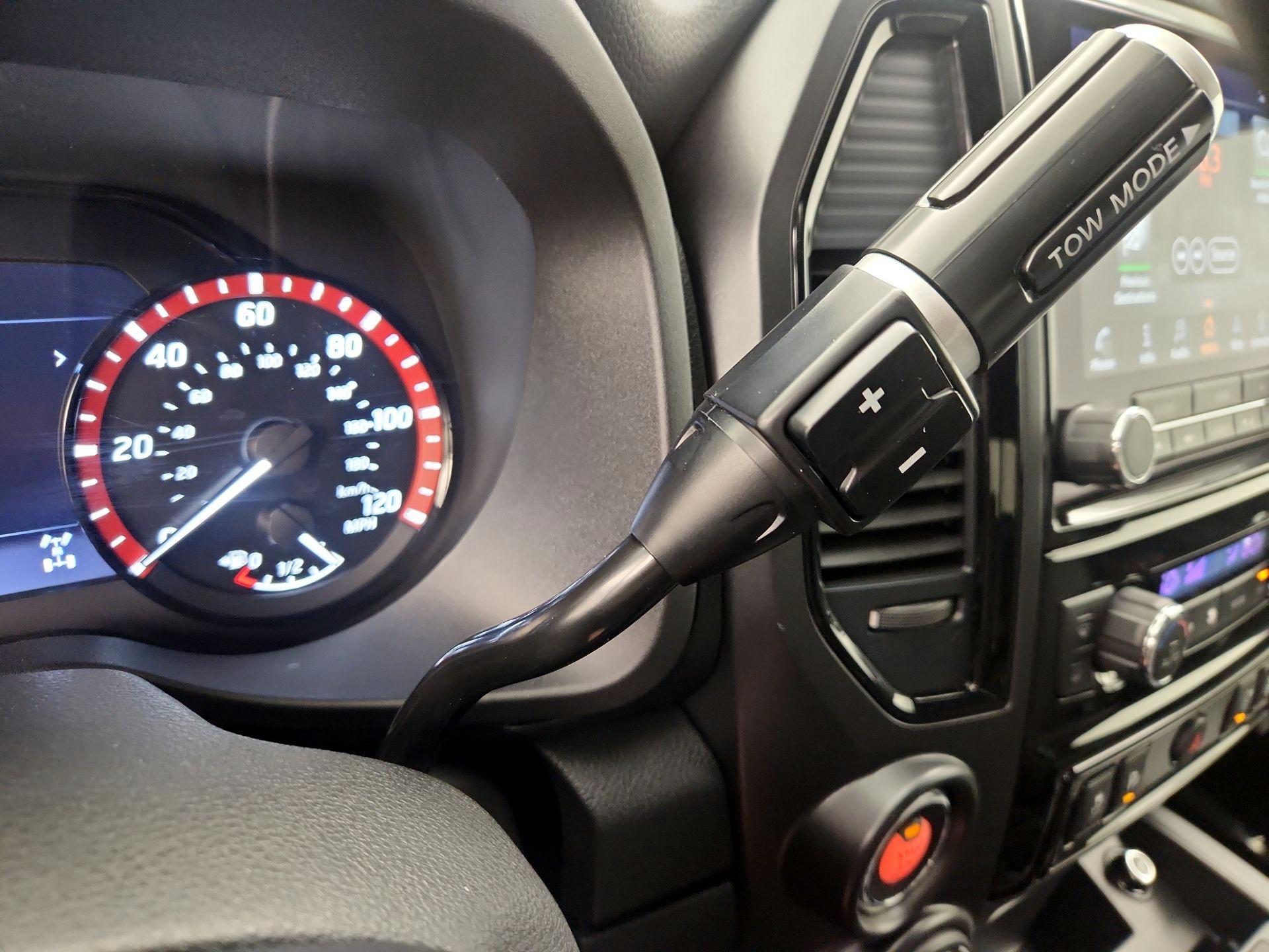 Thumbnail: 2020 Nissan Titan - 18