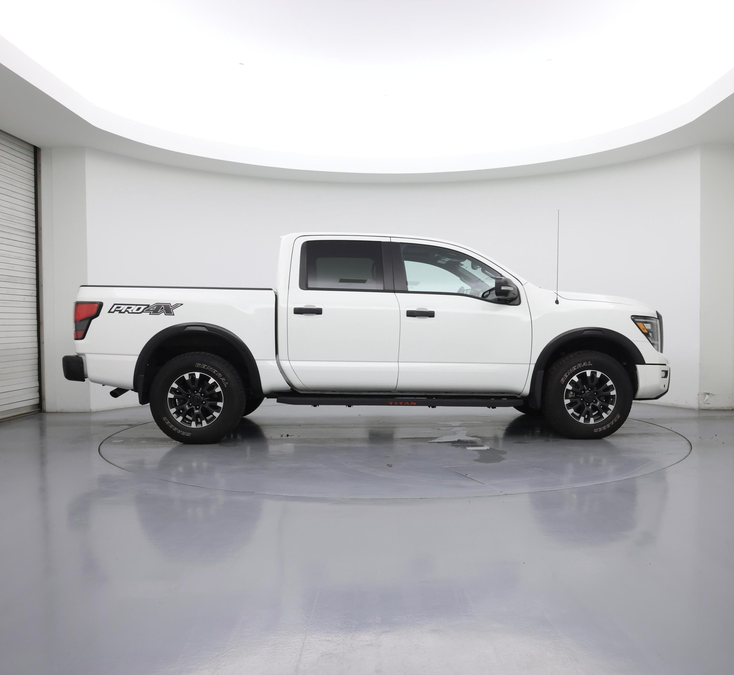 Thumbnail: 2020 Nissan Titan - 7