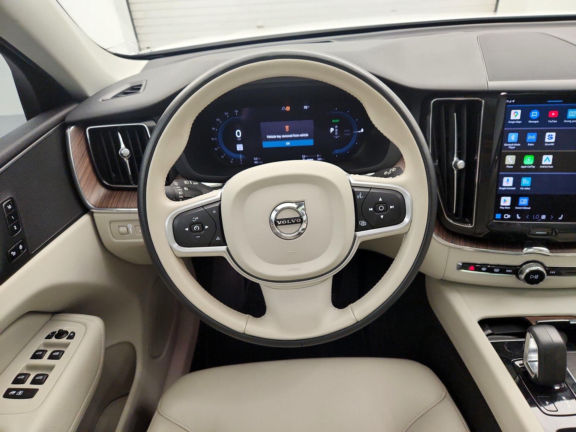 Thumbnail: 2022 Volvo XC60 - 10