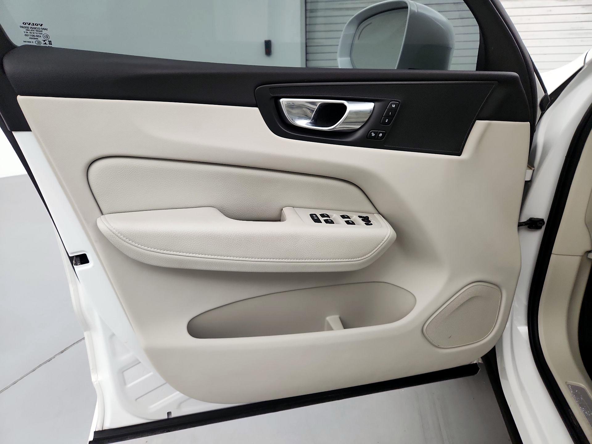 Thumbnail: 2022 Volvo XC60 - 12
