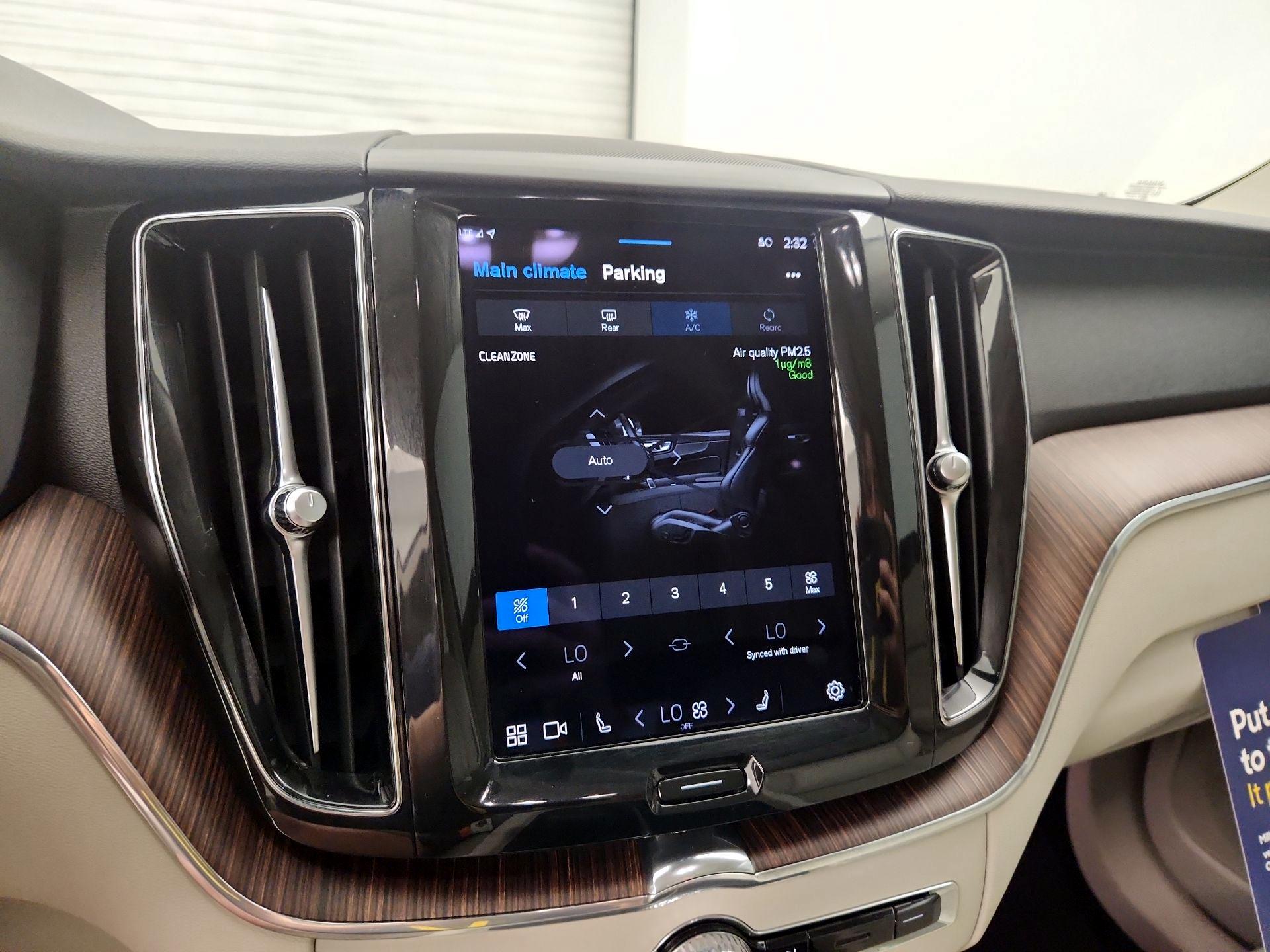 Thumbnail: 2022 Volvo XC60 - 16