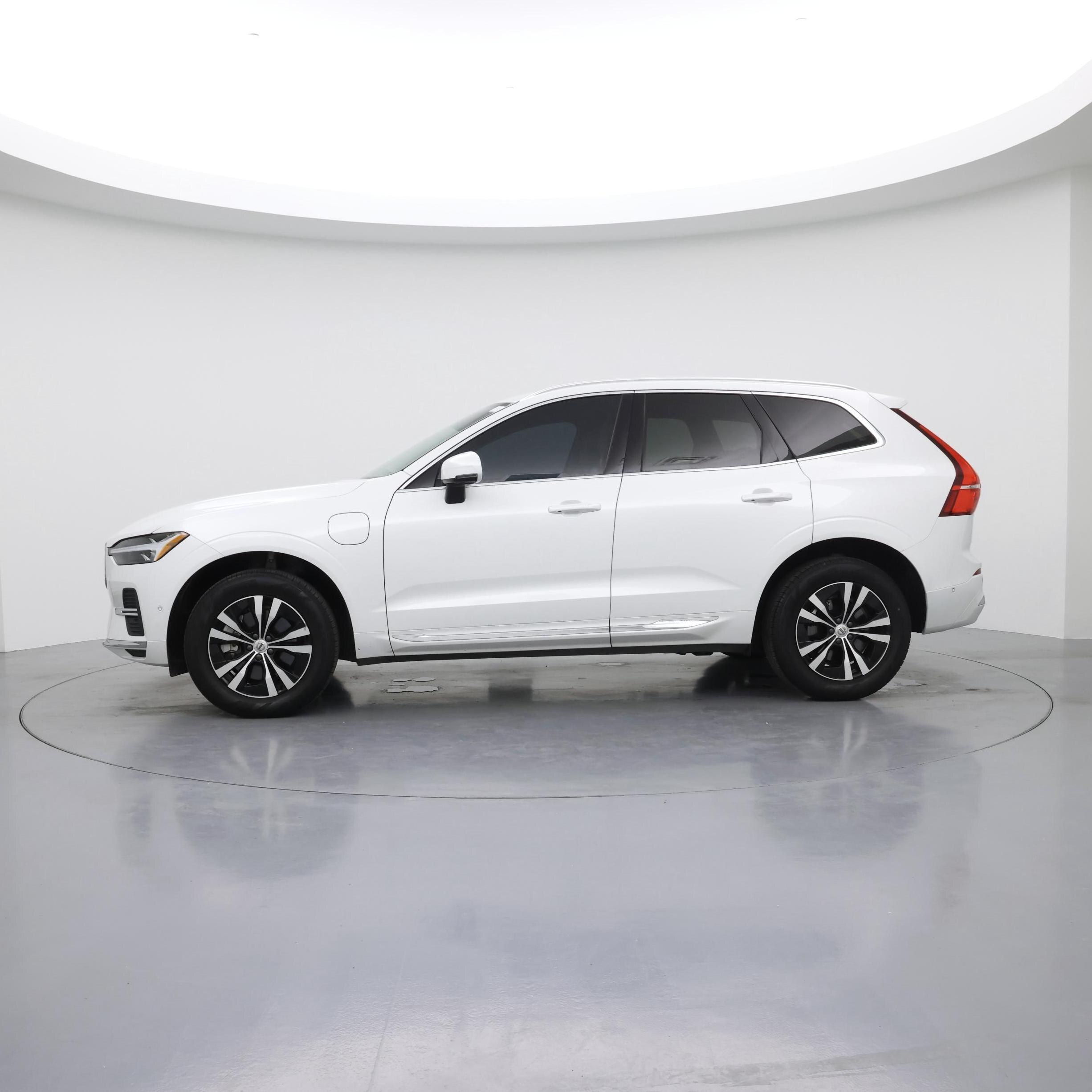 Thumbnail: 2022 Volvo XC60 - 3