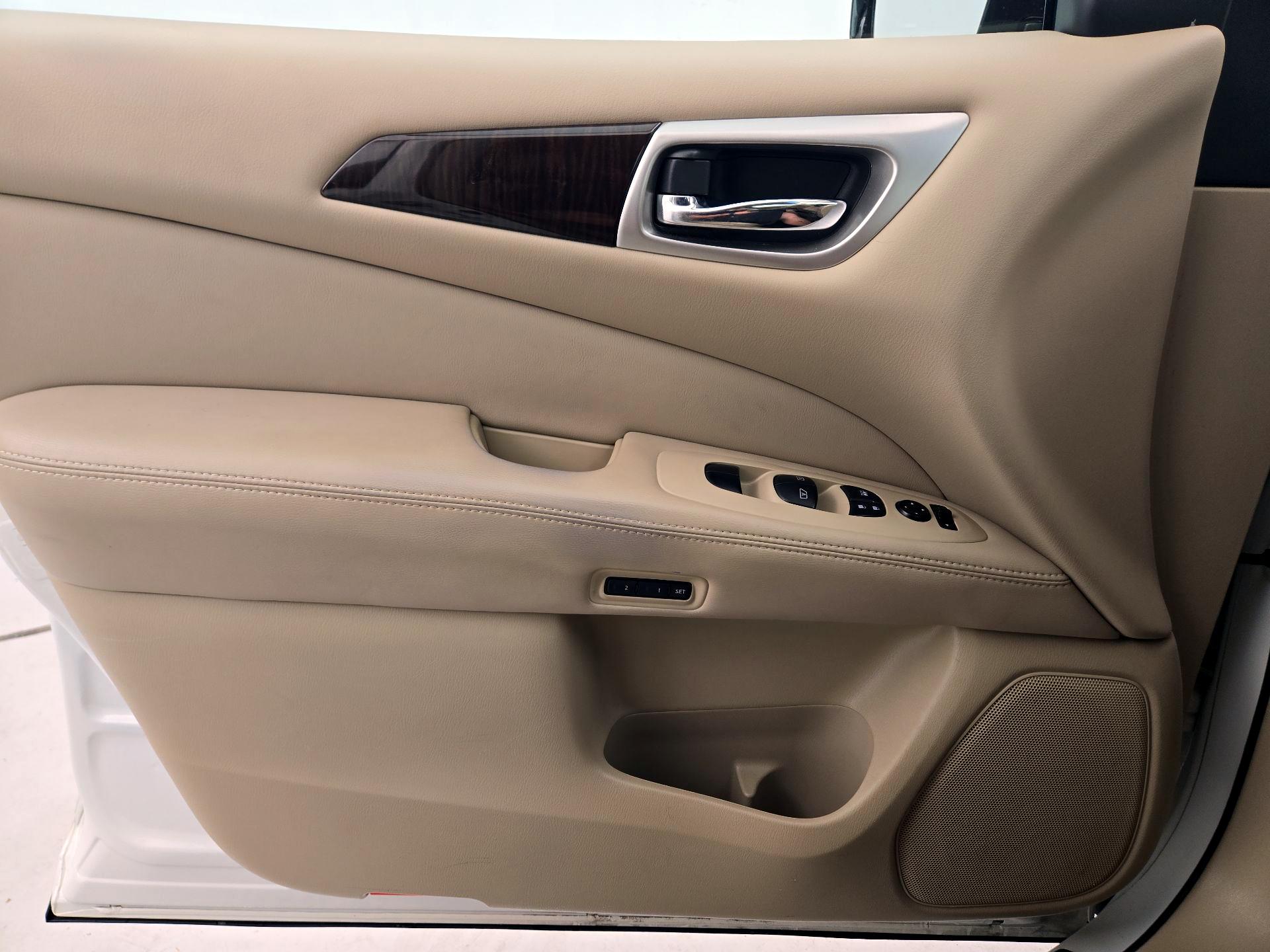 Thumbnail: 2014 Nissan Pathfinder - 12