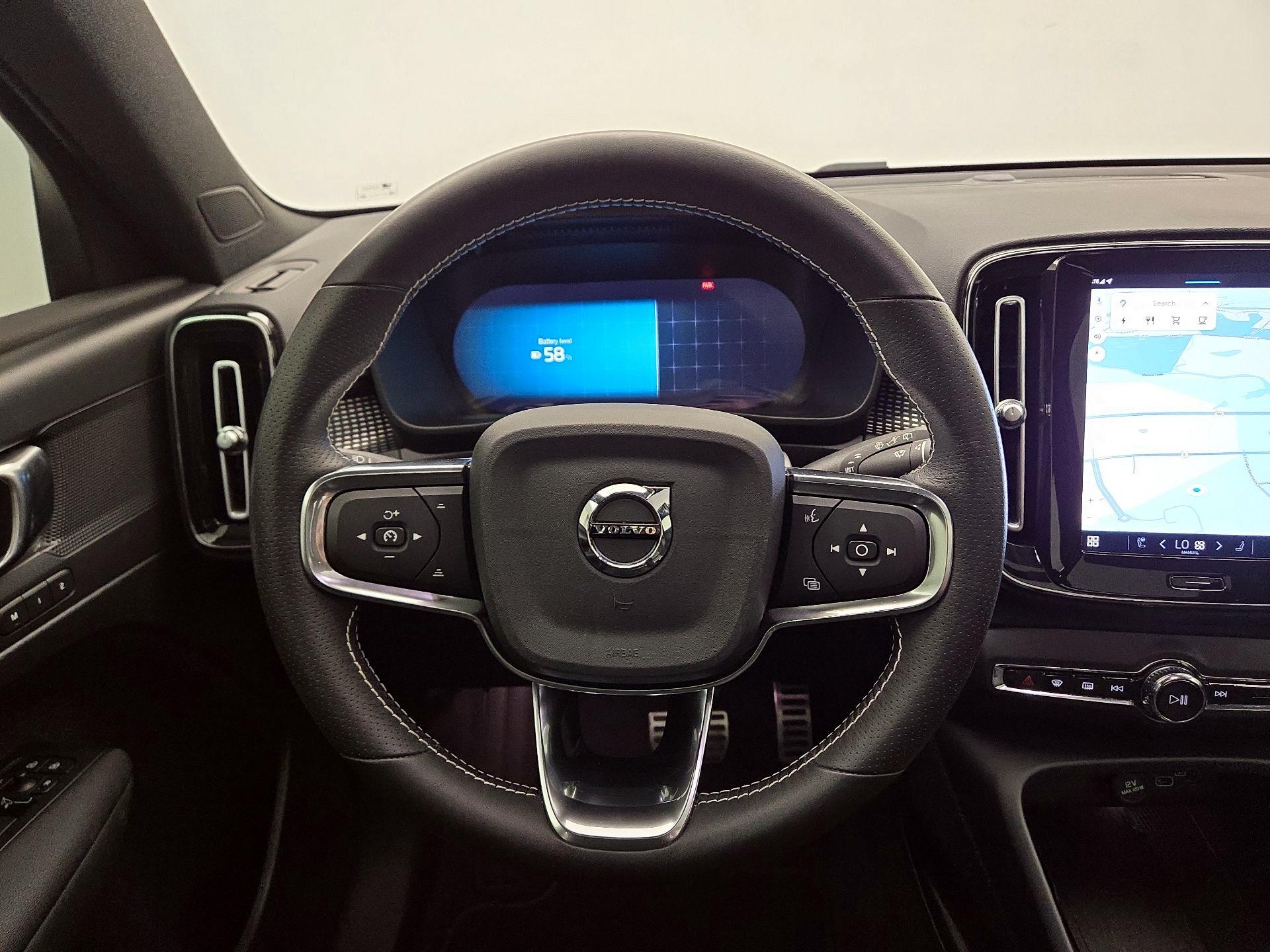 Thumbnail: 2021 Volvo XC40 - 10