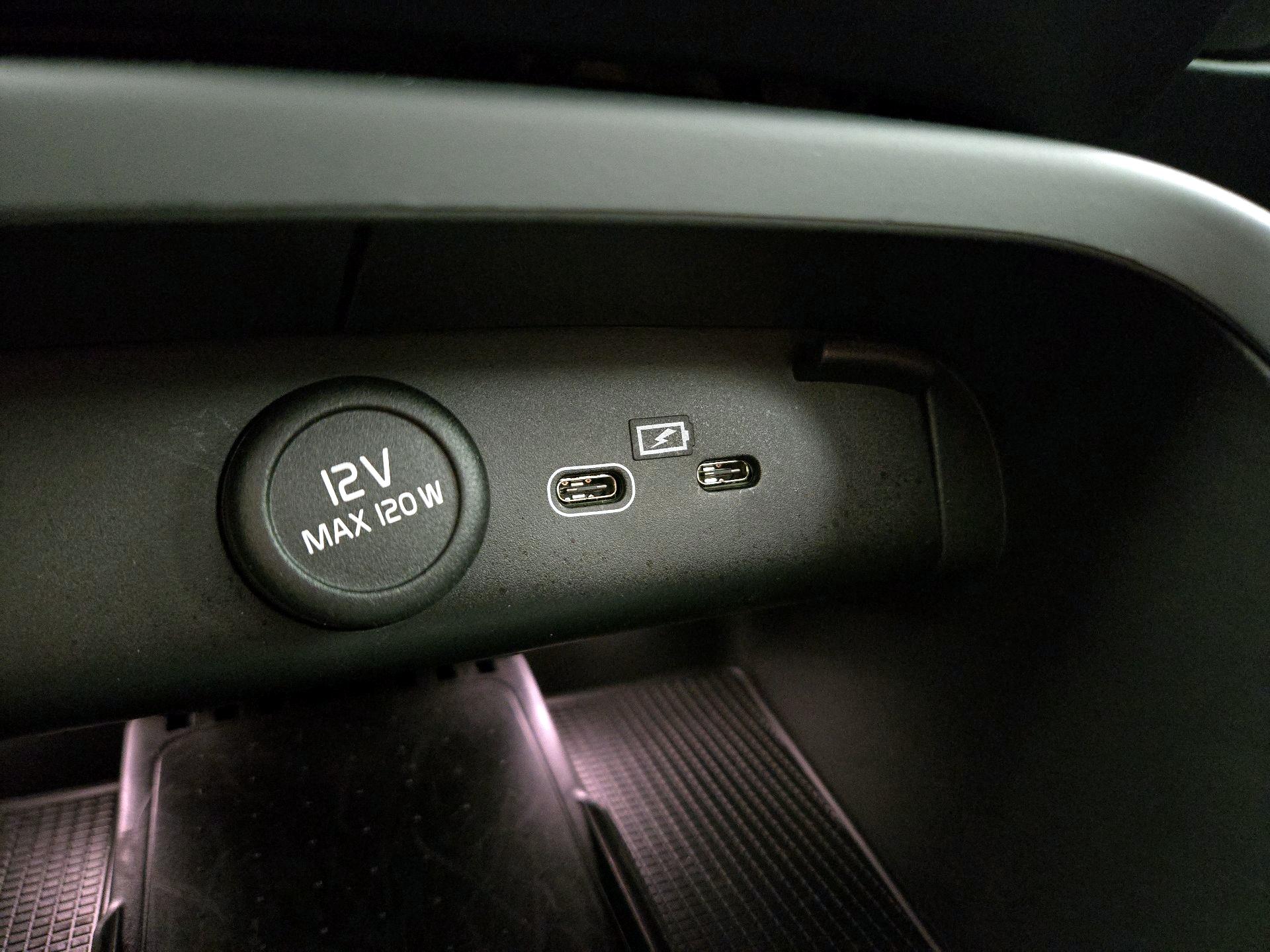 Thumbnail: 2021 Volvo XC40 - 19
