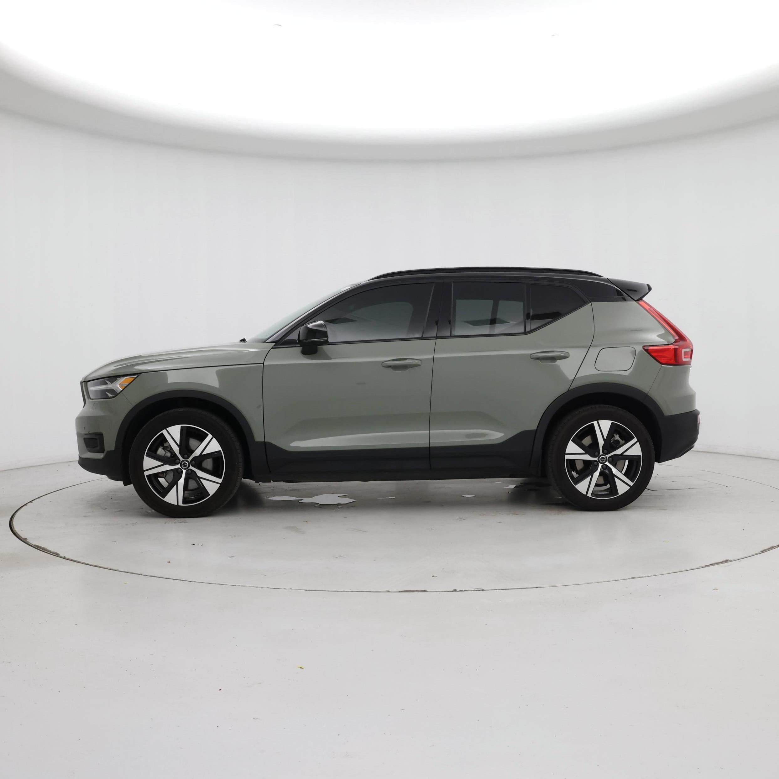 Thumbnail: 2021 Volvo XC40 - 3