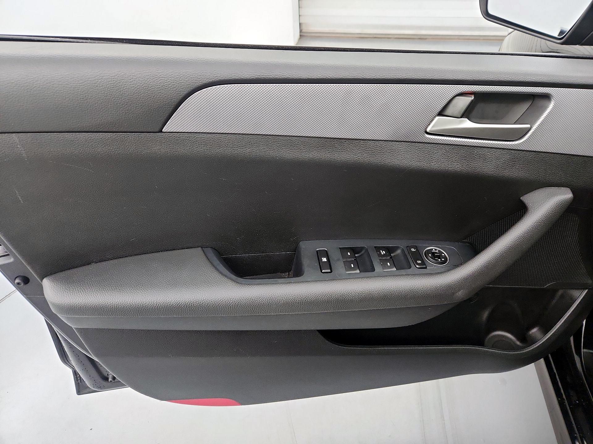 Thumbnail: 2019 Hyundai Sonata - 12