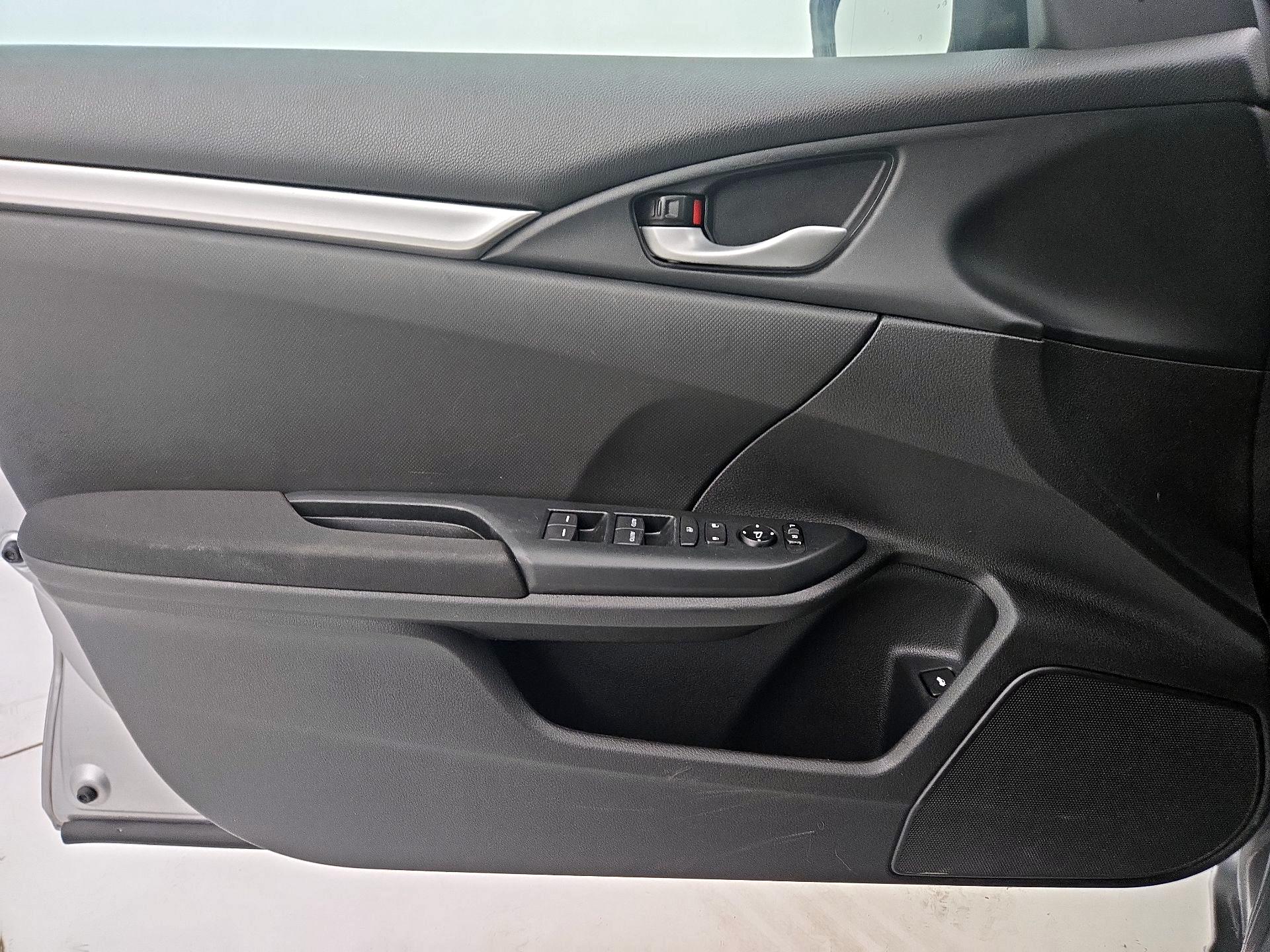 Thumbnail: 2016 Honda Civic - 12