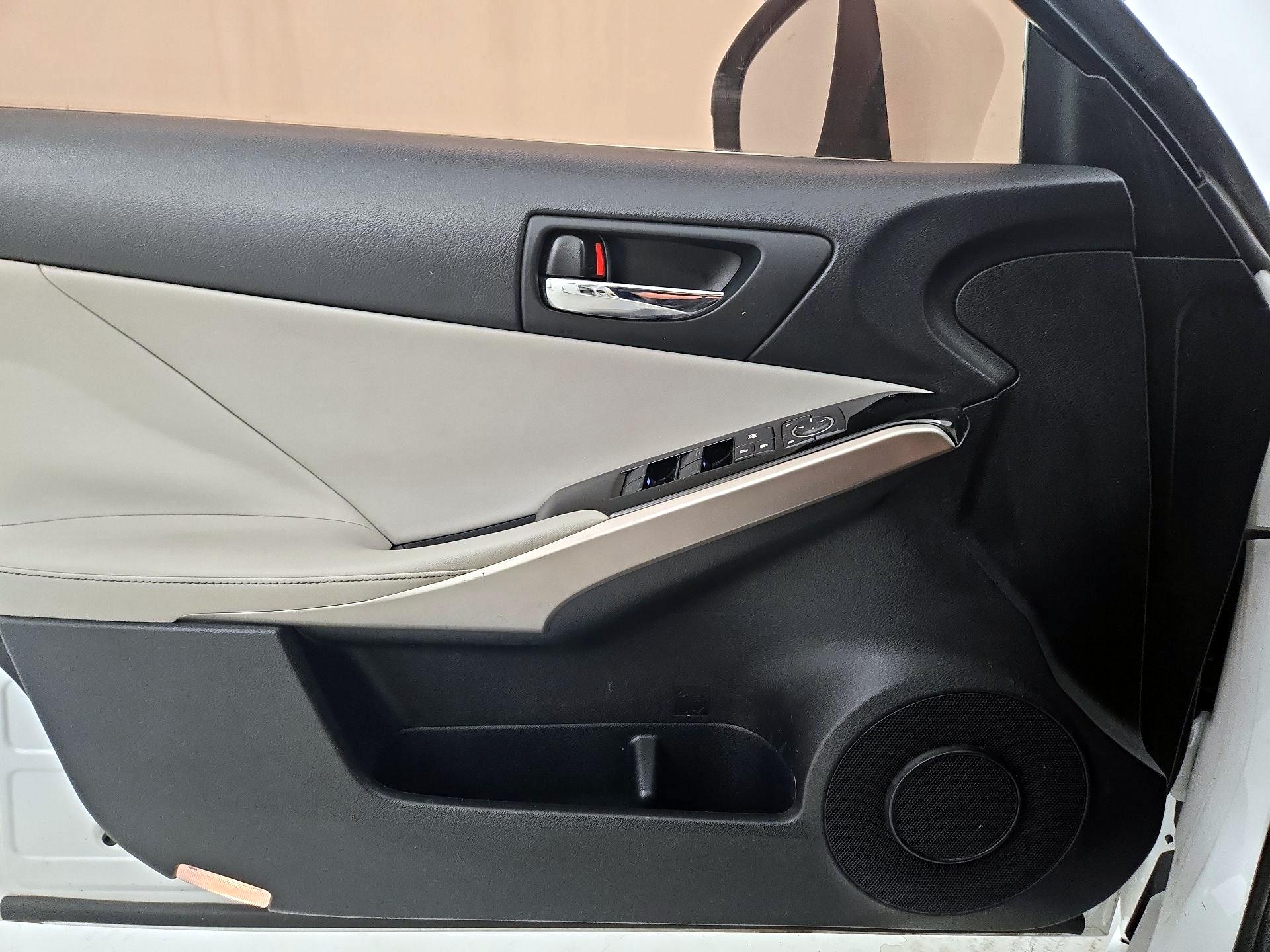 Thumbnail: 2016 Lexus IS - 12